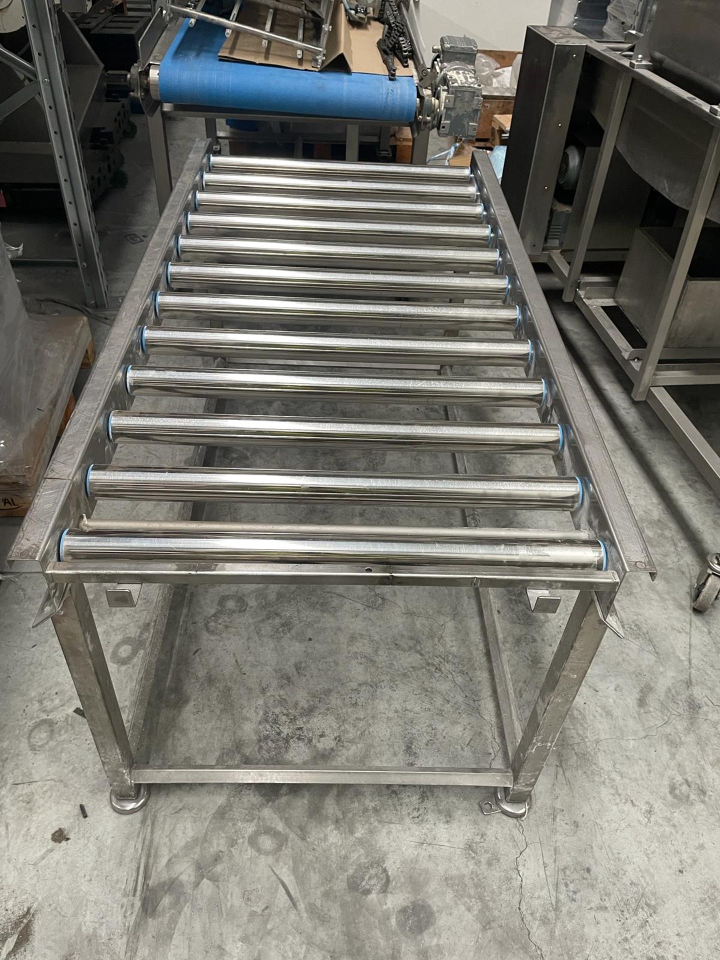 Gravity roller box conveyor, floor standing. 2000 x 1000 x 750 mm. Please note this lot is located