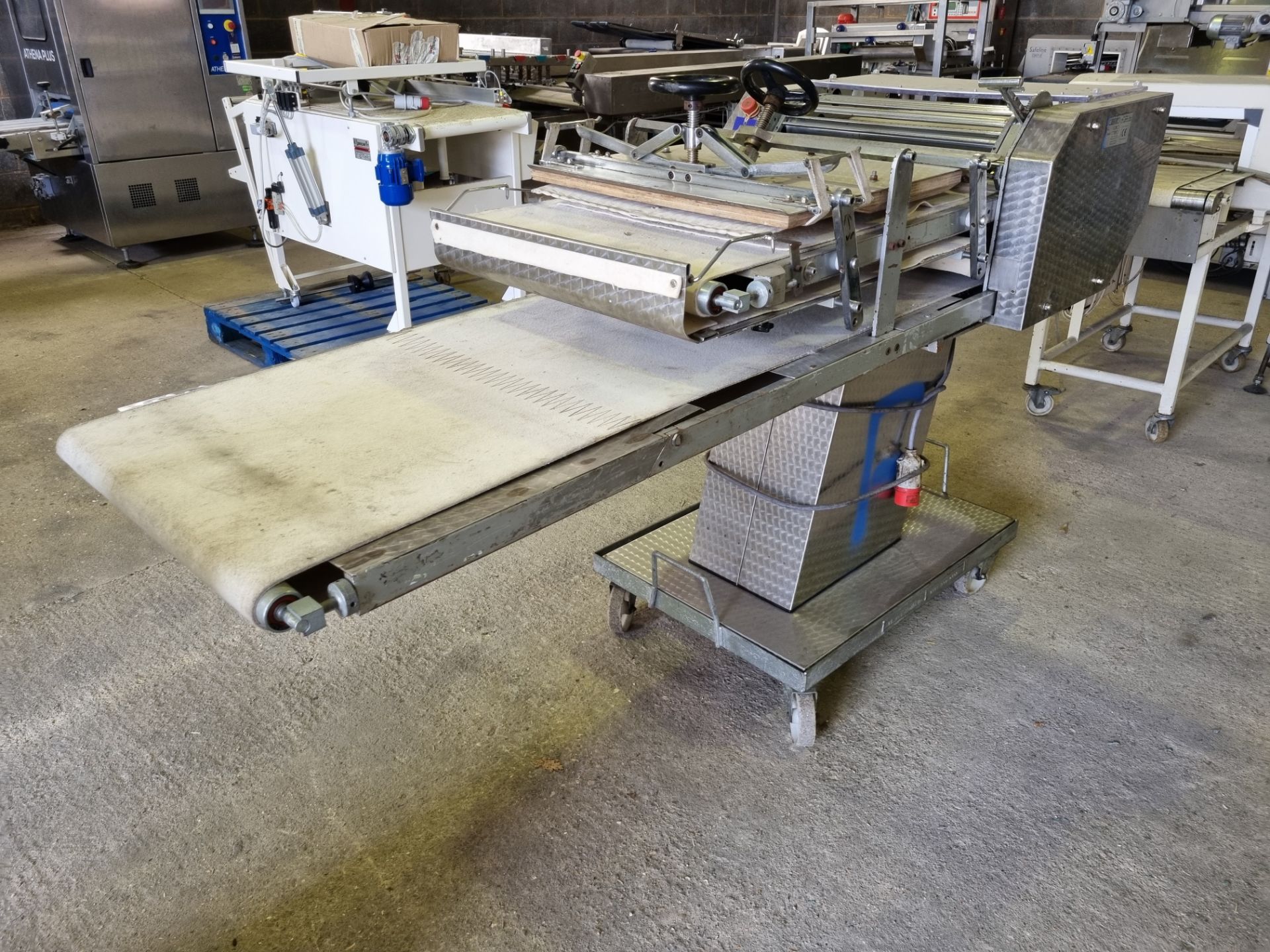 Ciberpan Model FCP-88 Pastry conveyor. Adjustable. 2300 x 800 x 1300 mm. Please note this lot is - Bild 2 aus 4