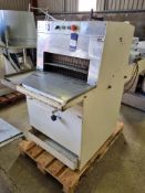 JAC MT61 Bread or Cake slicer. 32 blades with 2 spare cutter frames with blades. Some damage to