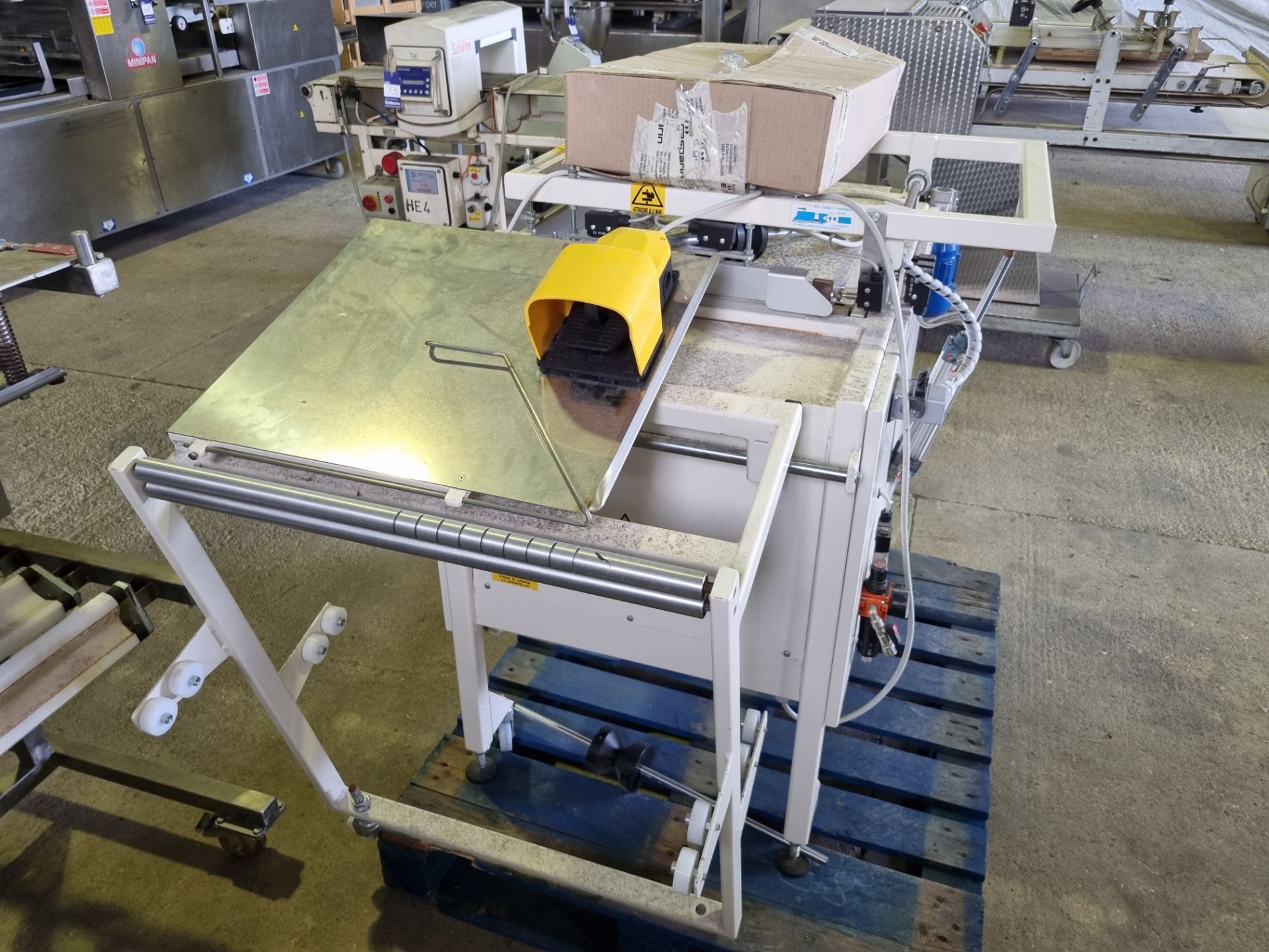 2014 Gasparini L45 L-Bar Sealer. 1600 x 008 x 1200 mm C/W Box of film. Please note this lot is - Image 4 of 4