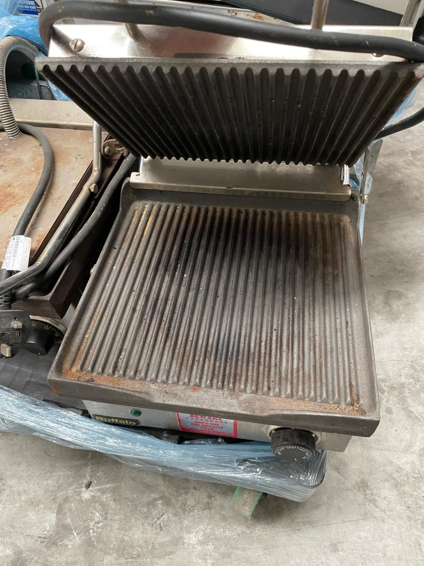 Buffalo 1 x Hot plate 1 x ridged griddle. 250 x 250 mm. Please note this lot is located at Unit - Image 4 of 5