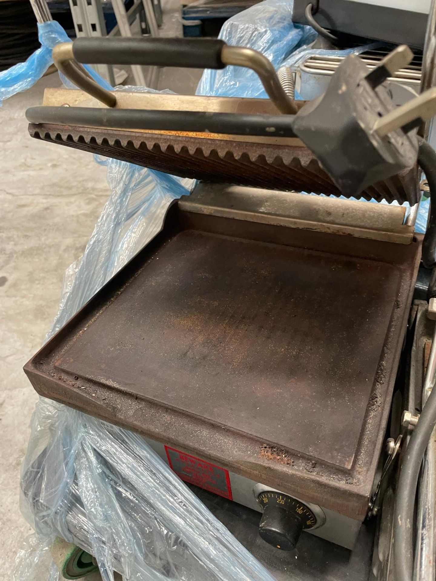 Buffalo 1 x Hot plate 1 x ridged griddle. 250 x 250 mm. Please note this lot is located at Unit - Image 3 of 5