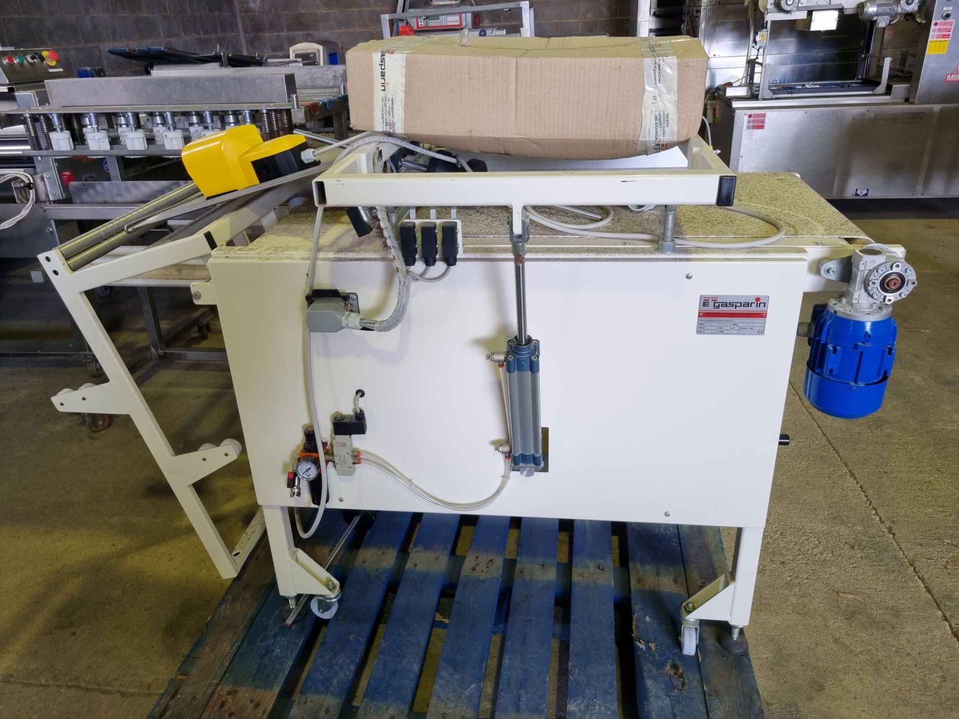 2014 Gasparini L45 L-Bar Sealer. 1600 x 008 x 1200 mm C/W Box of film. Please note this lot is - Image 2 of 4