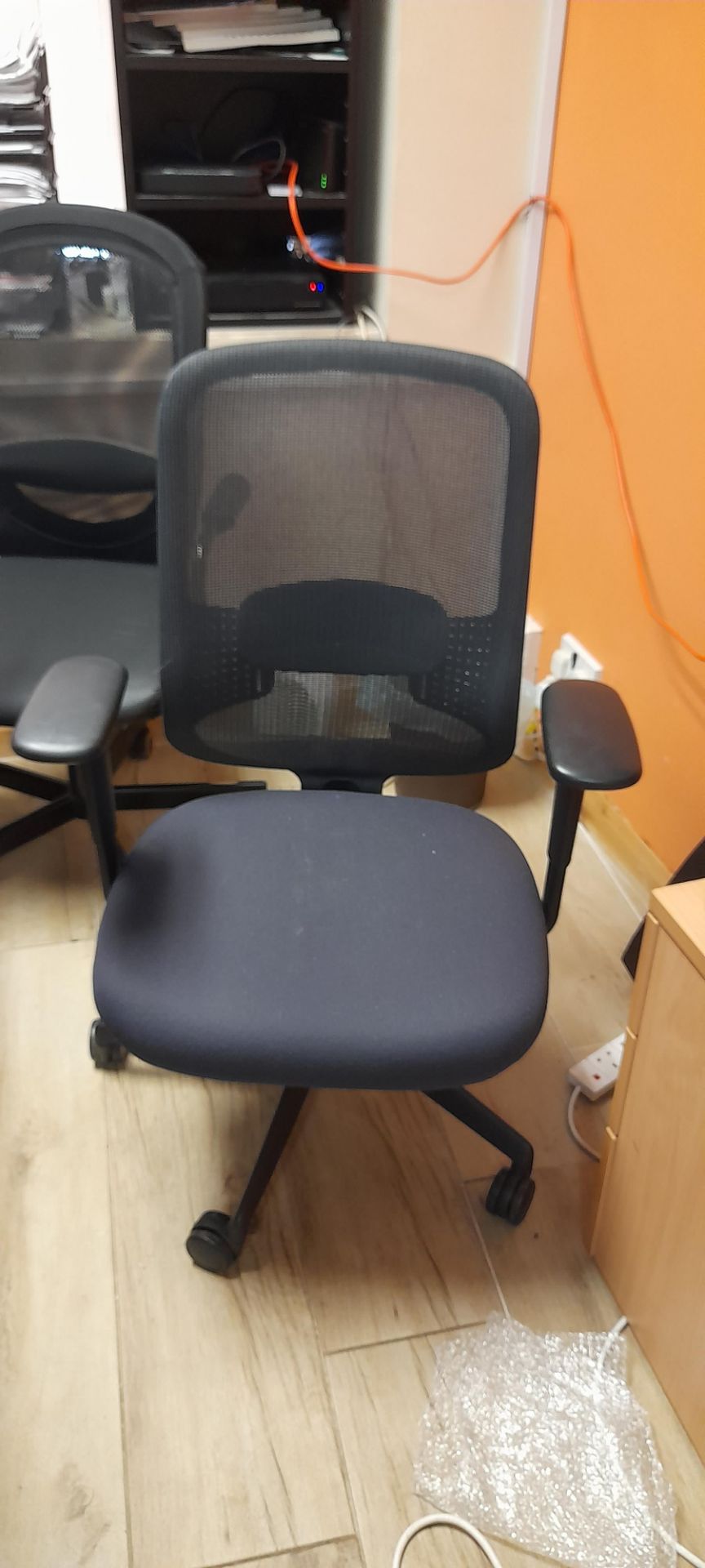 3 x Various mobile office chairs - Image 3 of 4