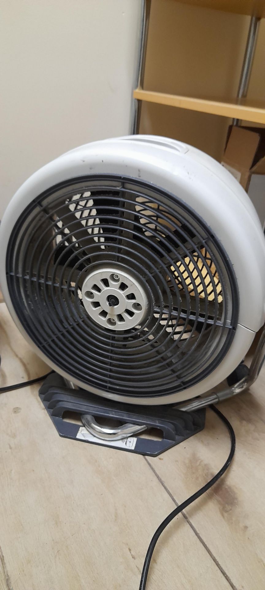 2 x Floor standing electric fans - Image 3 of 3