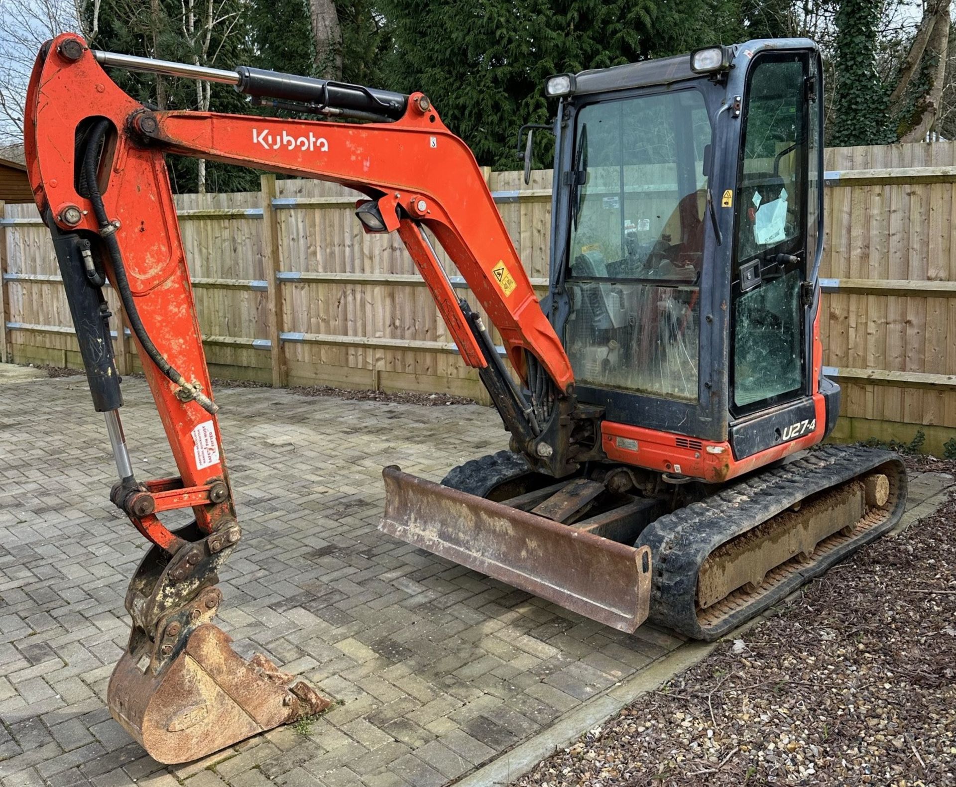 Kubota U27-4 Tracked Excavator s/n 57236 (2015) 2,405hrs (engine fault possible piston / injector