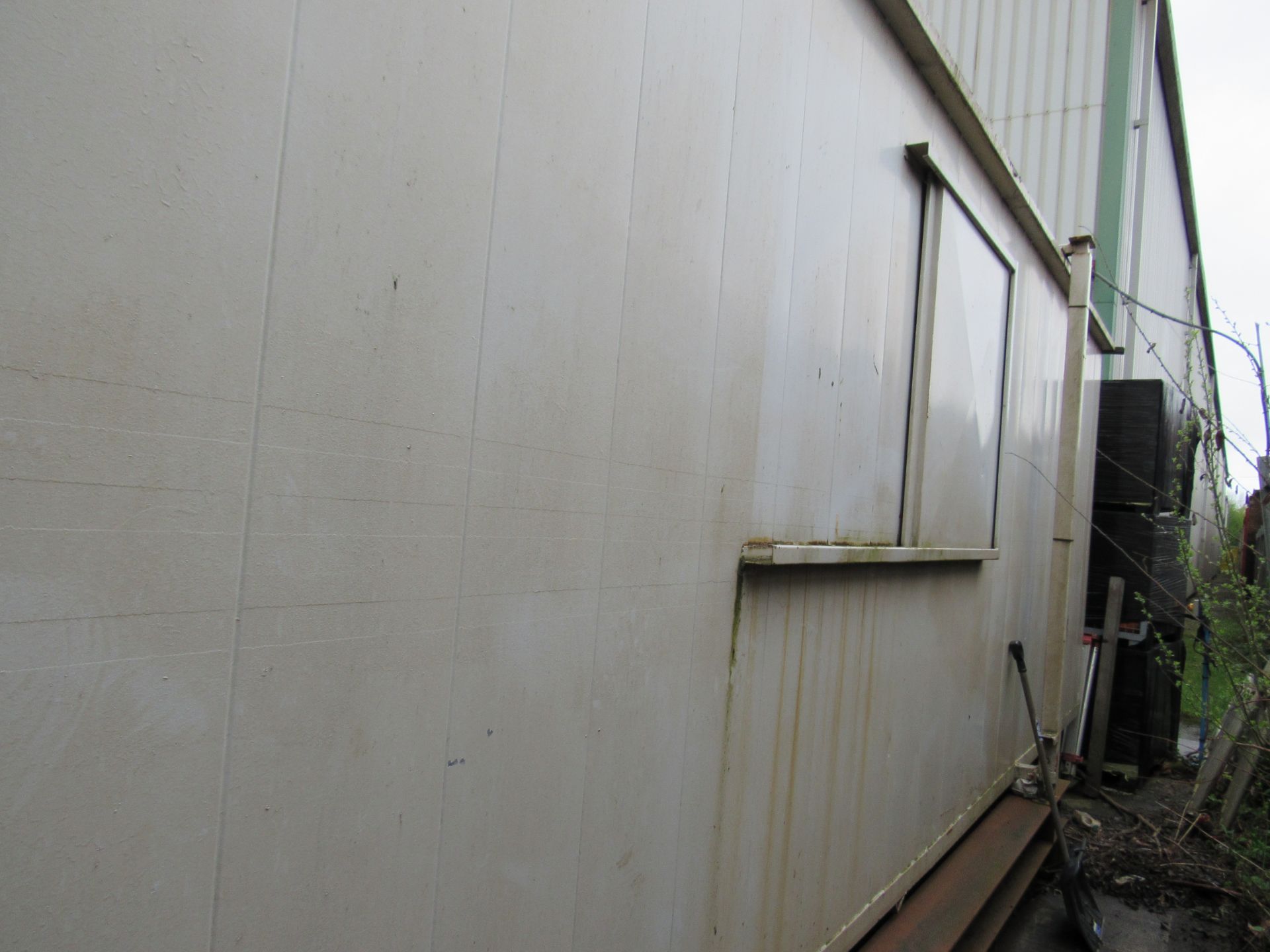 Secure Jack Leg cabin with steel security shutters and access ramp - Image 7 of 8