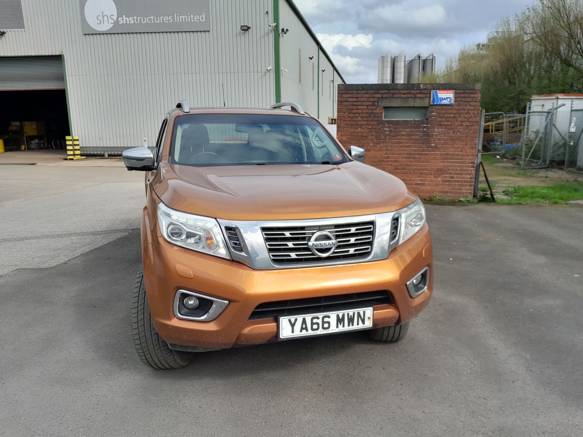 Nissan Navara Tekna 2.3 DCI 190 4WD Double Cab Pick Up, 2298cc Registration YA66 MWN, Date of - Bild 2 aus 16