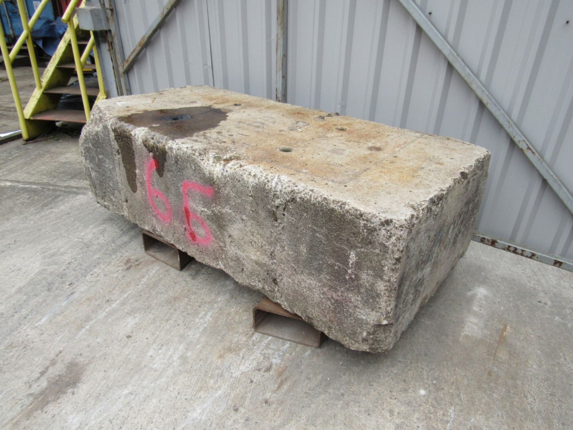 Heavy concrete security block, Delayed collection - Image 2 of 2