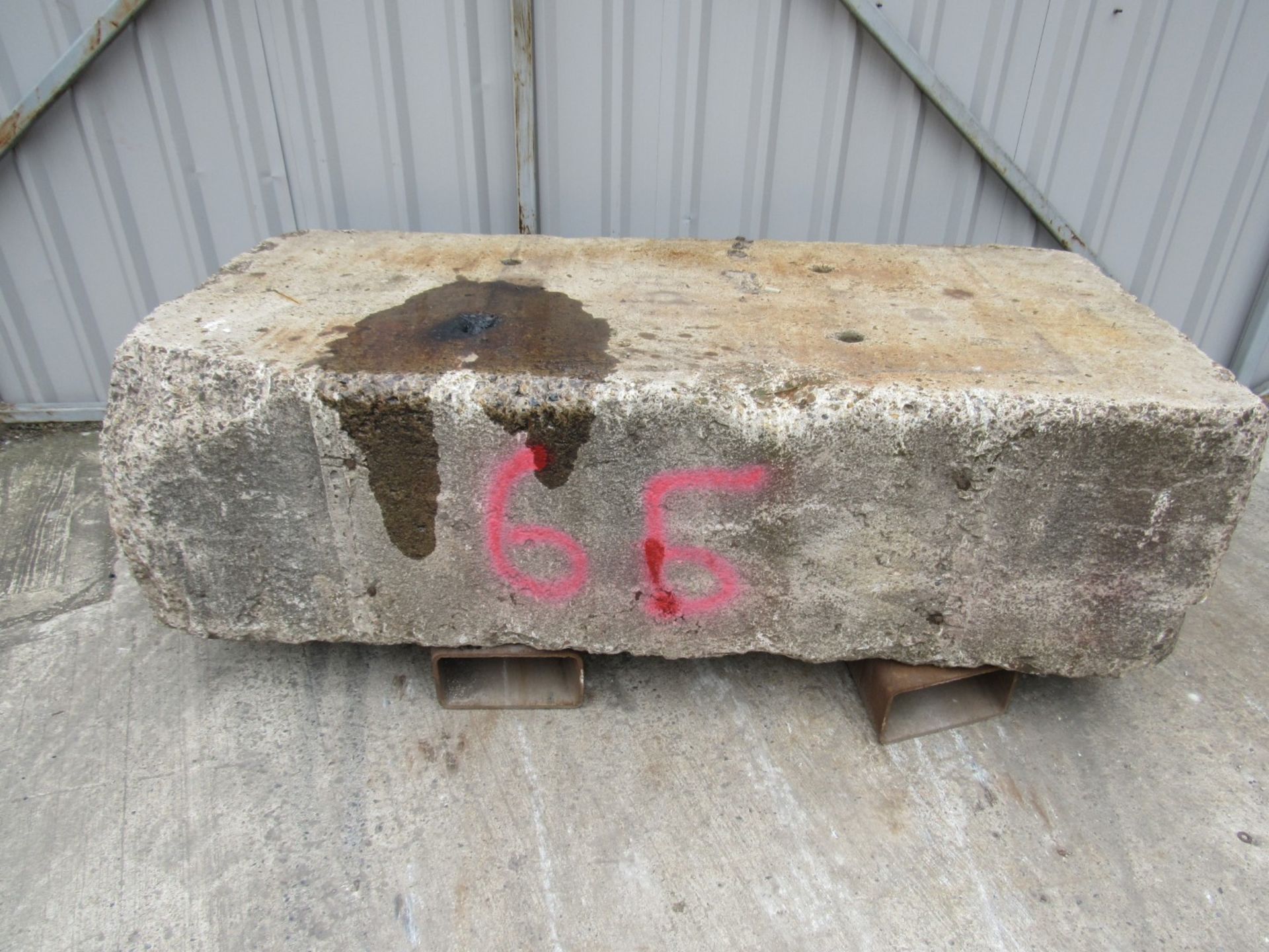 Heavy concrete security block, Delayed collection