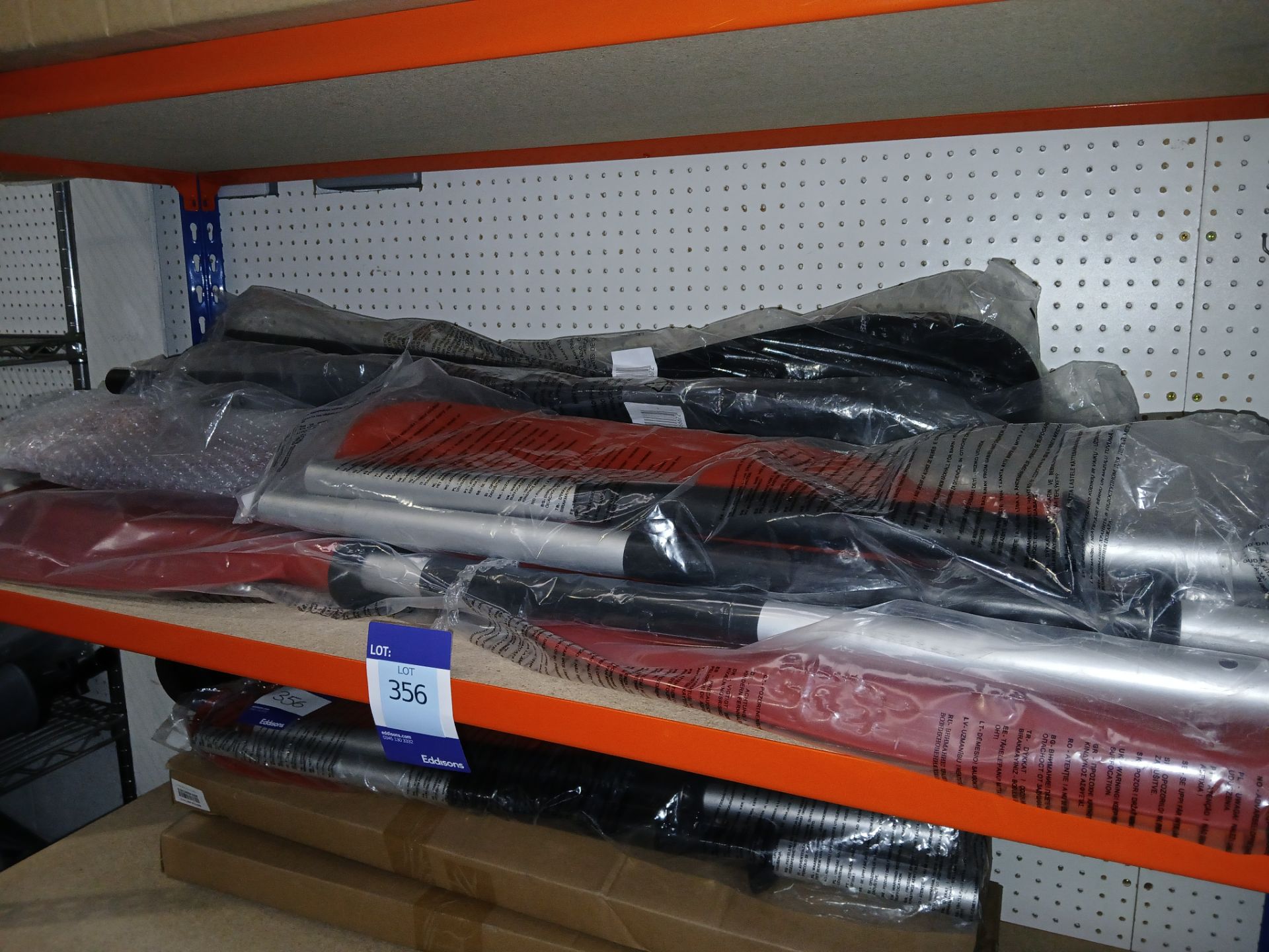 Quantity of Assorted Paddles, to 3 x Sshelves (Please note, Viewing Strongly Recommended - - Bild 2 aus 3