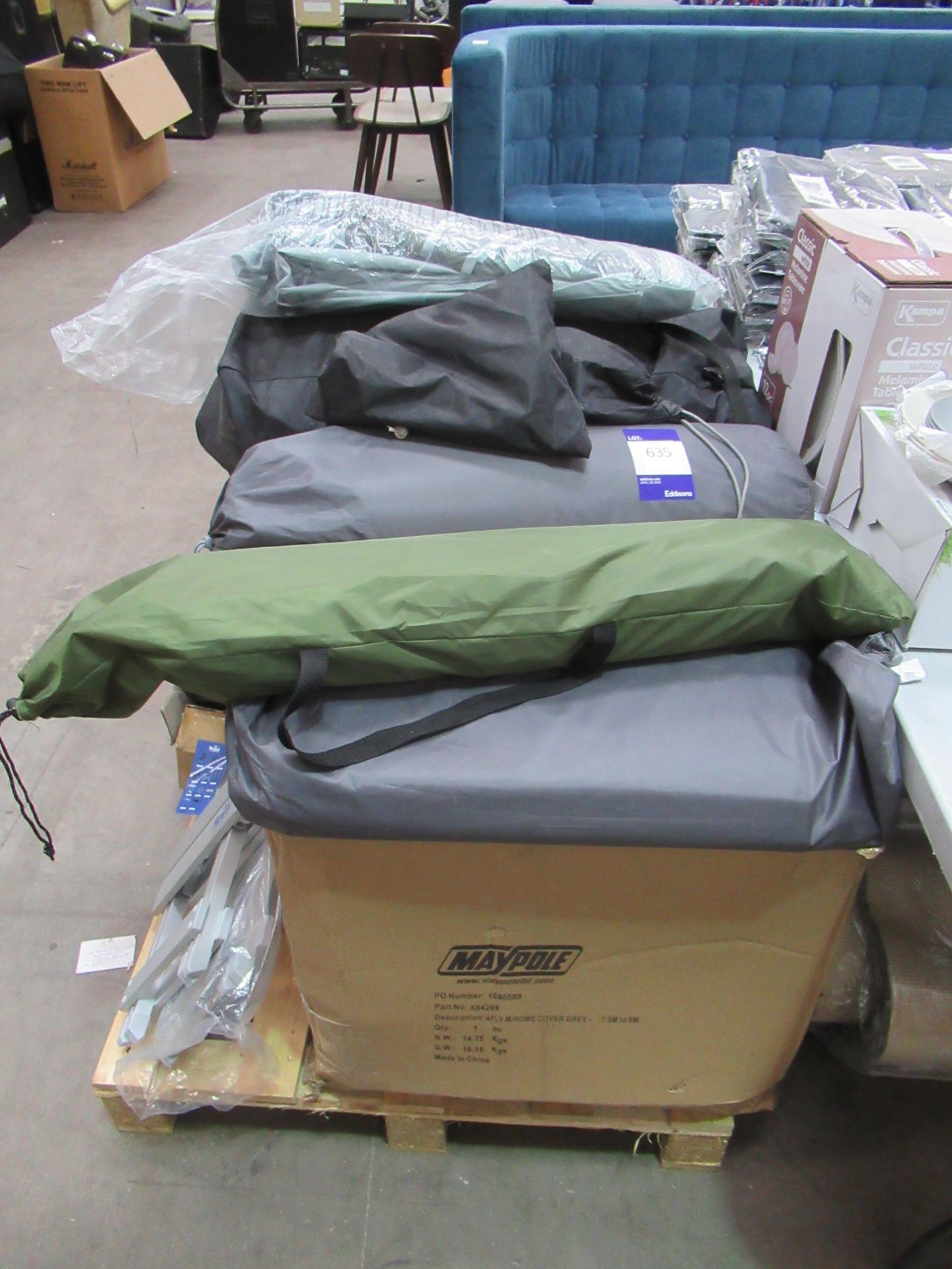 Miscellaneous lot to pallet, comprising assorted camping equipment, as lotted (Please note, - Image 4 of 8