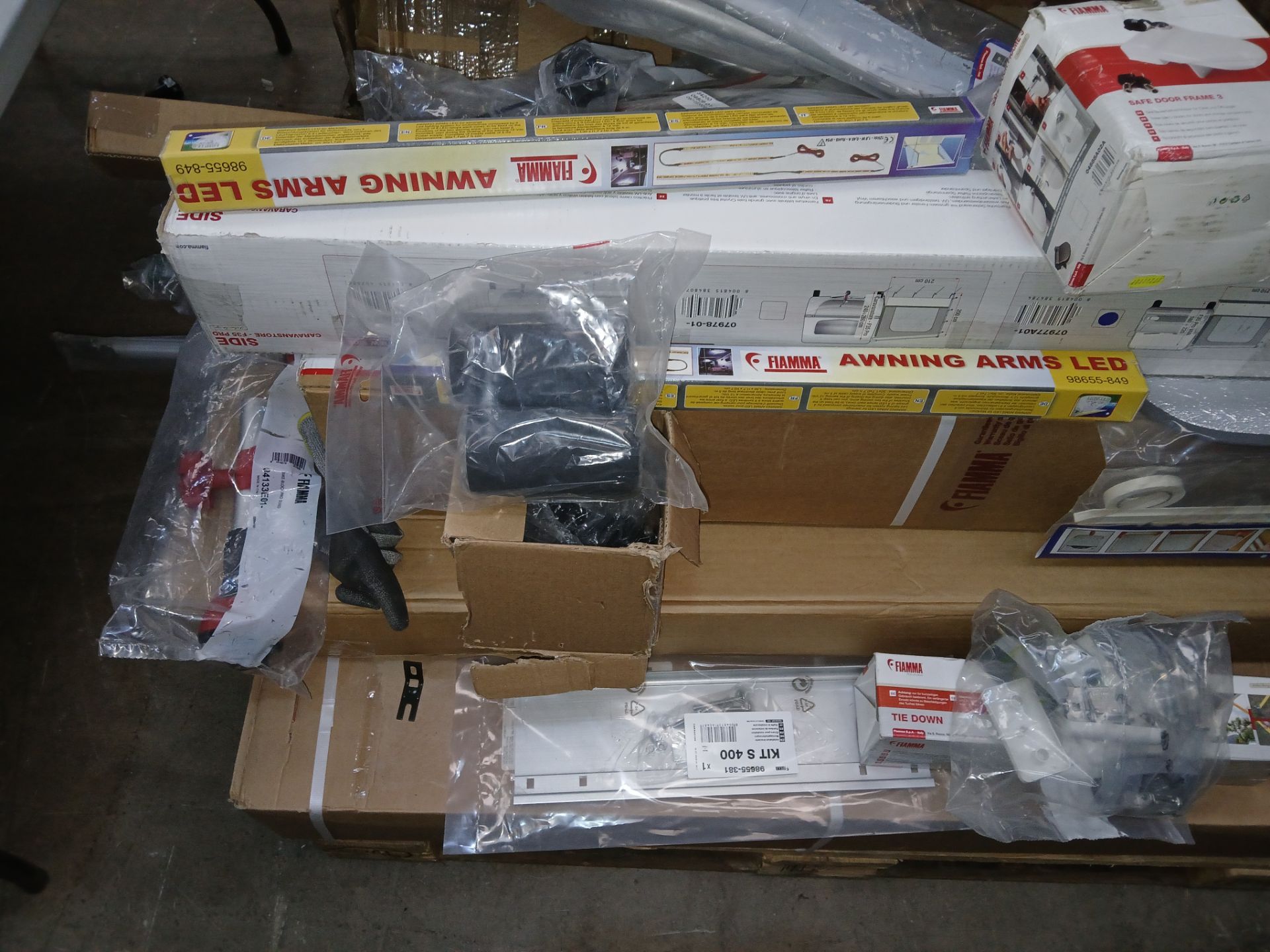 Assortment of Fiamma Accessories / Components to pallet, to include awnings, mud flaps, rafters, - Image 3 of 8