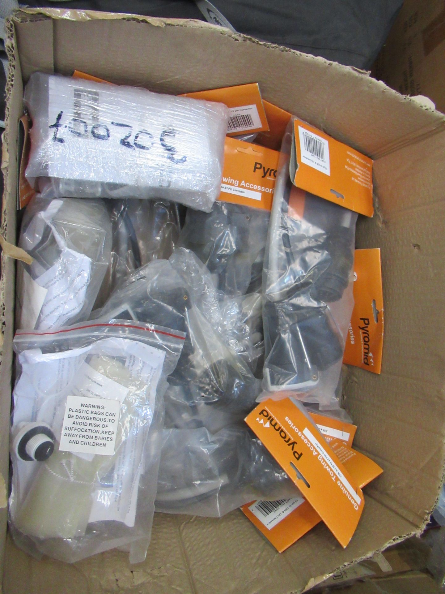 Box of Assorted Caravan Towing accessories (Please note, Viewing Strongly Recommended - Eddisons