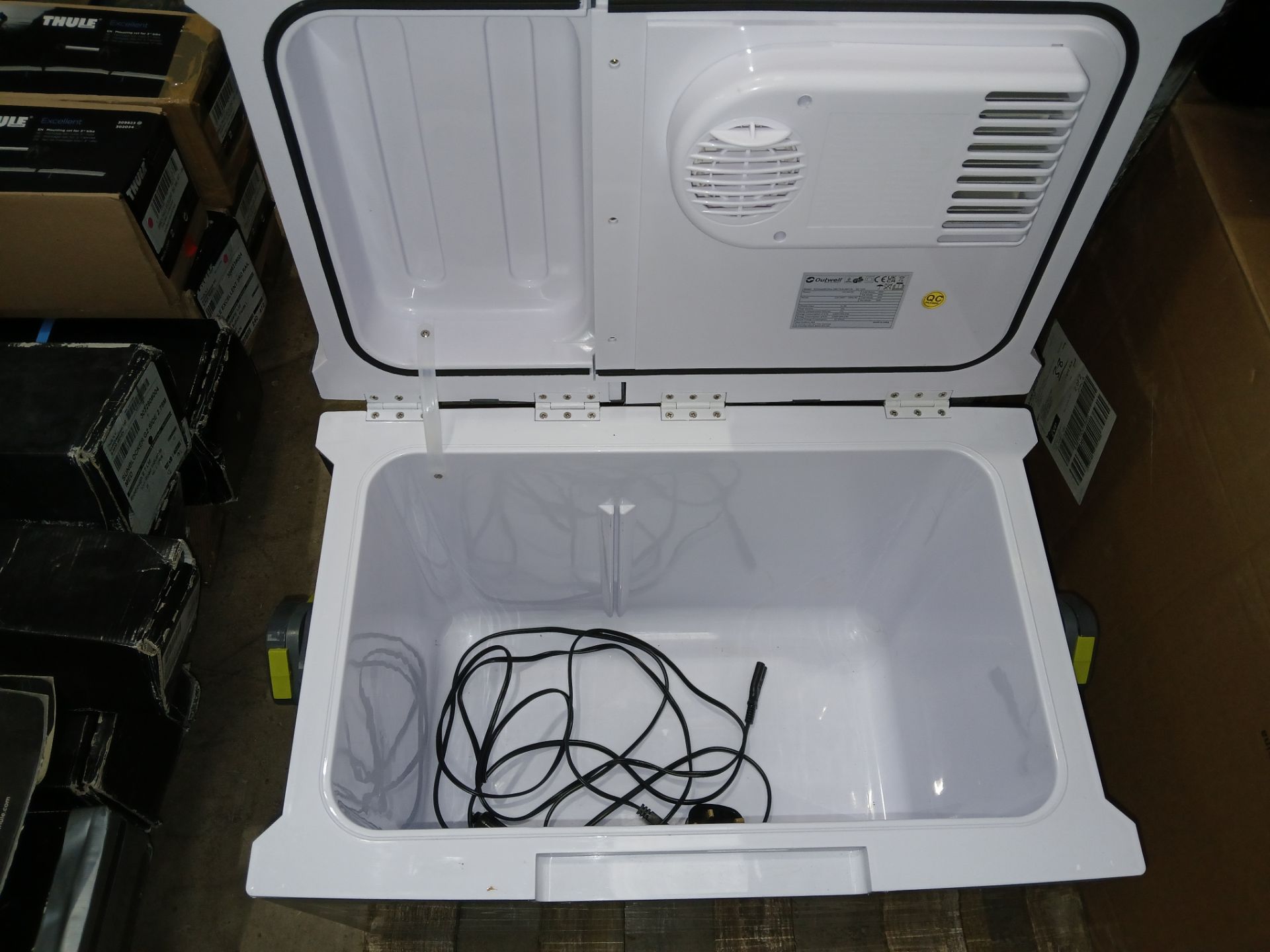 Outwell EcoCool Coolbox (Please note, Viewing Strongly Recommended - Eddisons have not inspected any - Image 2 of 3