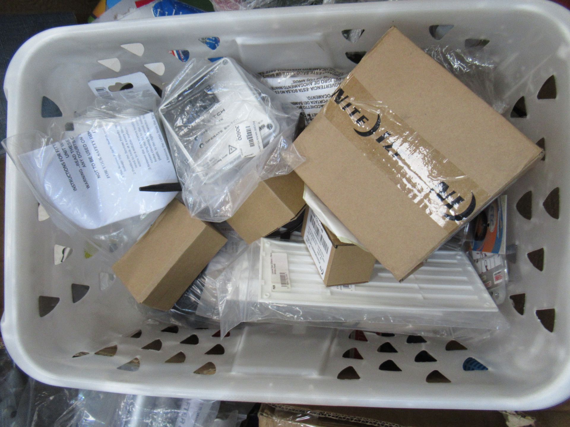 Box of Miscellaneous items, as lotted (Please note, Viewing Strongly Recommended - Eddisons have not - Image 5 of 5
