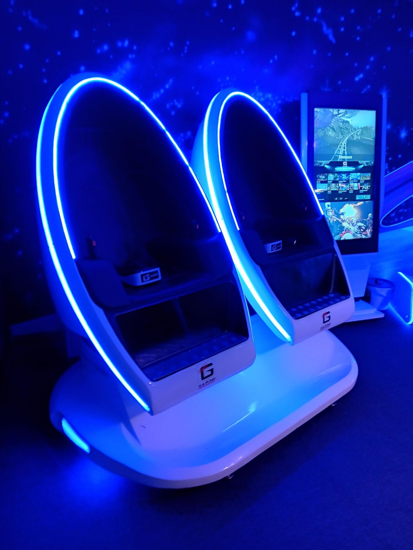 Owatch 2-Person Twin Pod VR Motion Ride Simulator Chair – Cost New £9,600 - Buyer to Disconnect & - Image 3 of 4