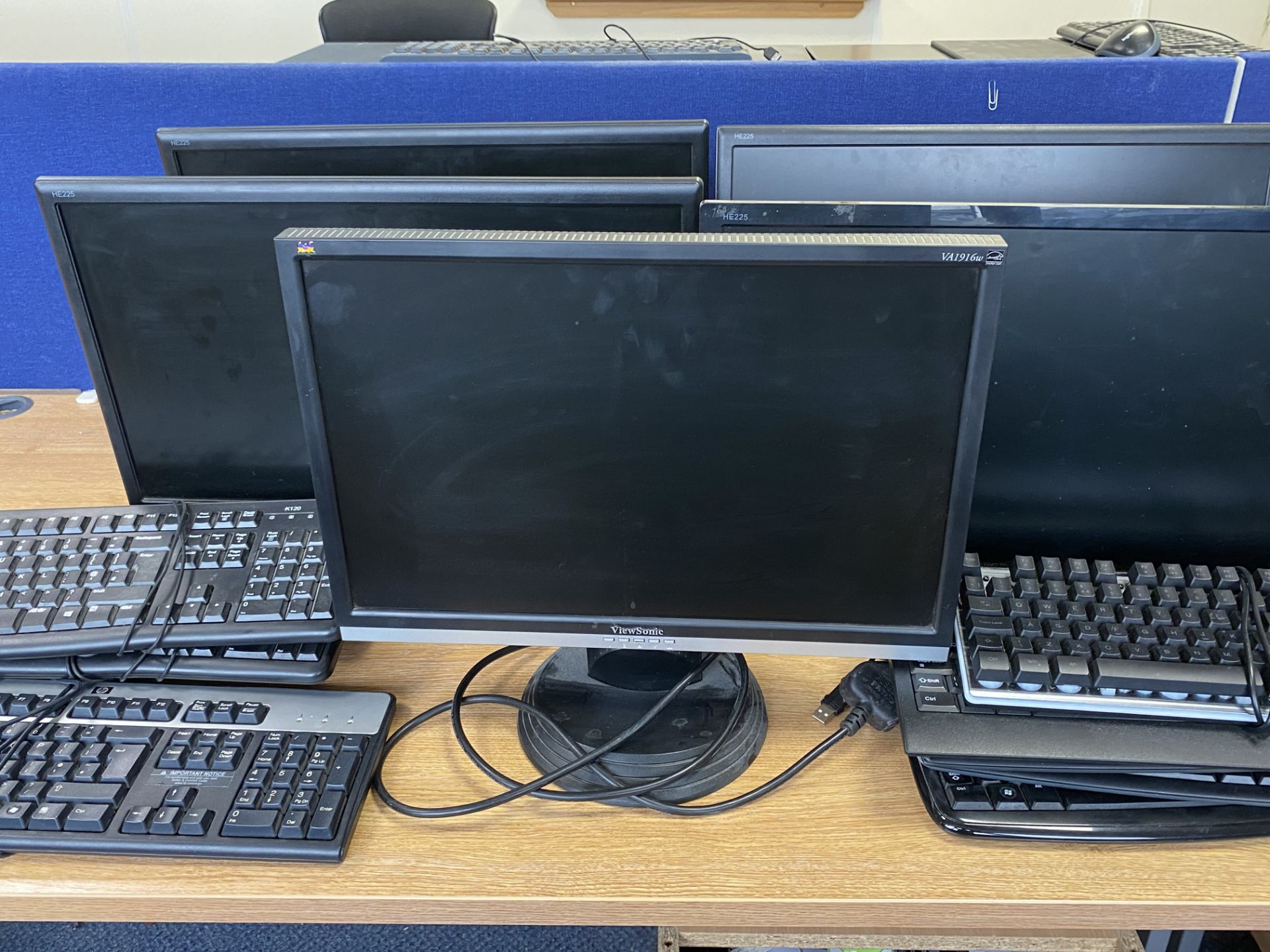 5x Monitors and a qty of keyboards - Image 2 of 3