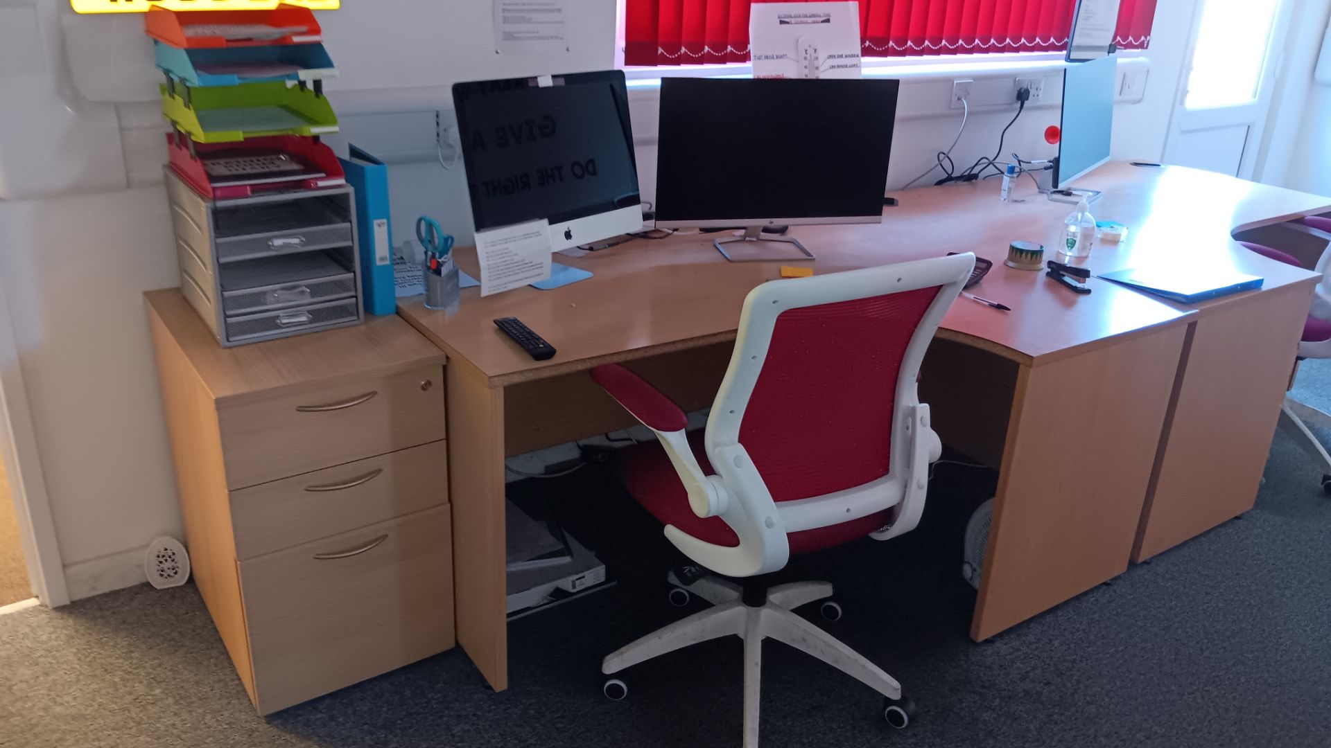 5 x office desks to include 2 x R/H, 2 x L/H and 1 x wave desk, 2 x under desk pedestals, 2 x twin - Image 3 of 12