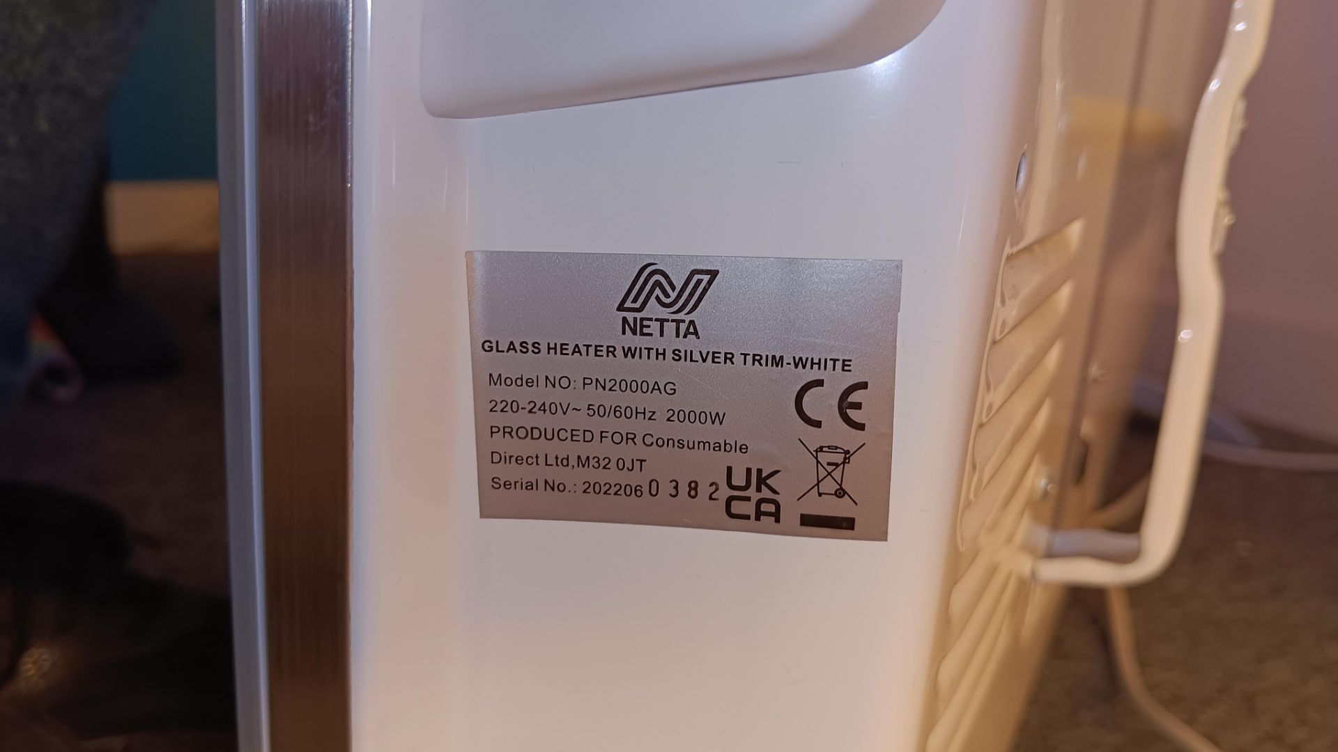 Netta PN2000AG Glass panel heater, serial number 2022060382 and Amazon Basics desktop paper shredder - Image 2 of 4