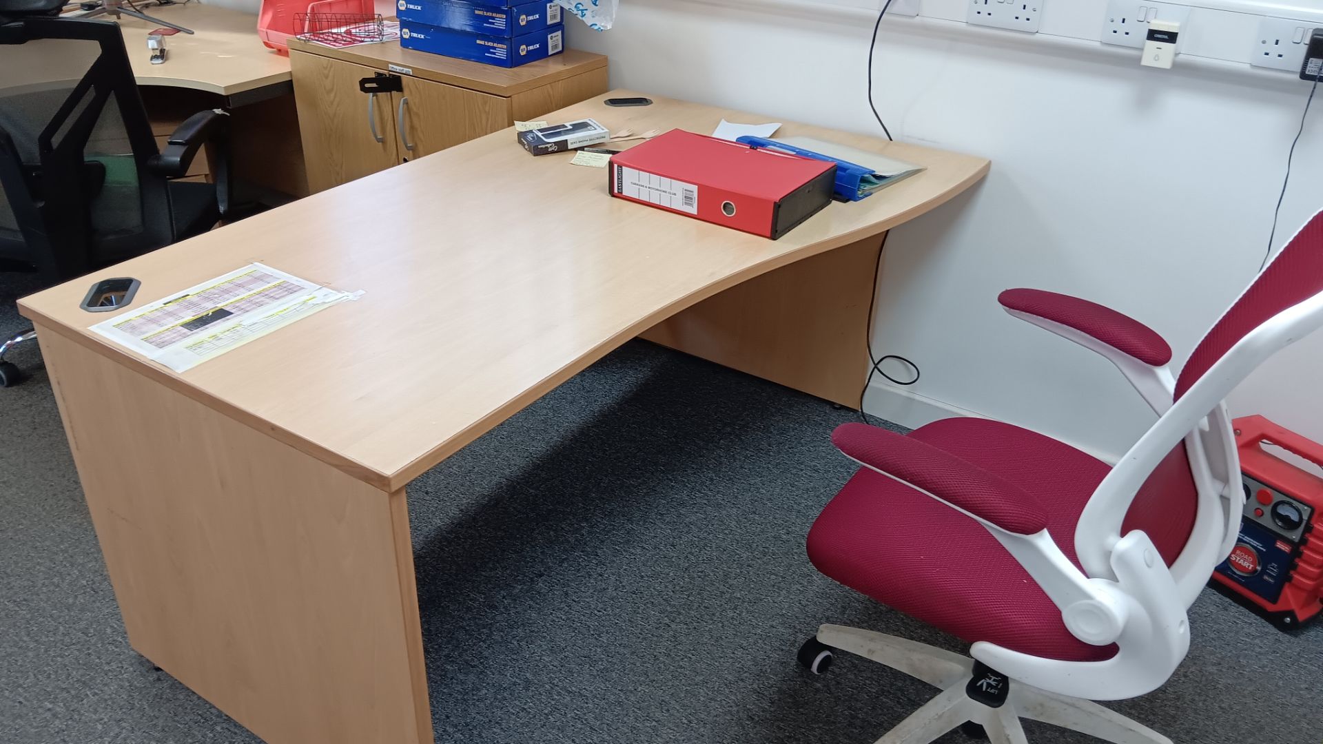 5 x office desks to include 2 x R/H, 2 x L/H and 1 x wave desk, 2 x under desk pedestals, 2 x twin - Image 8 of 12