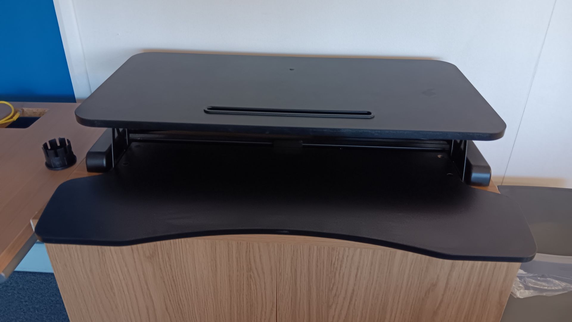 Bontec height adjustable sit/standing desk – Located Twyford, OX17