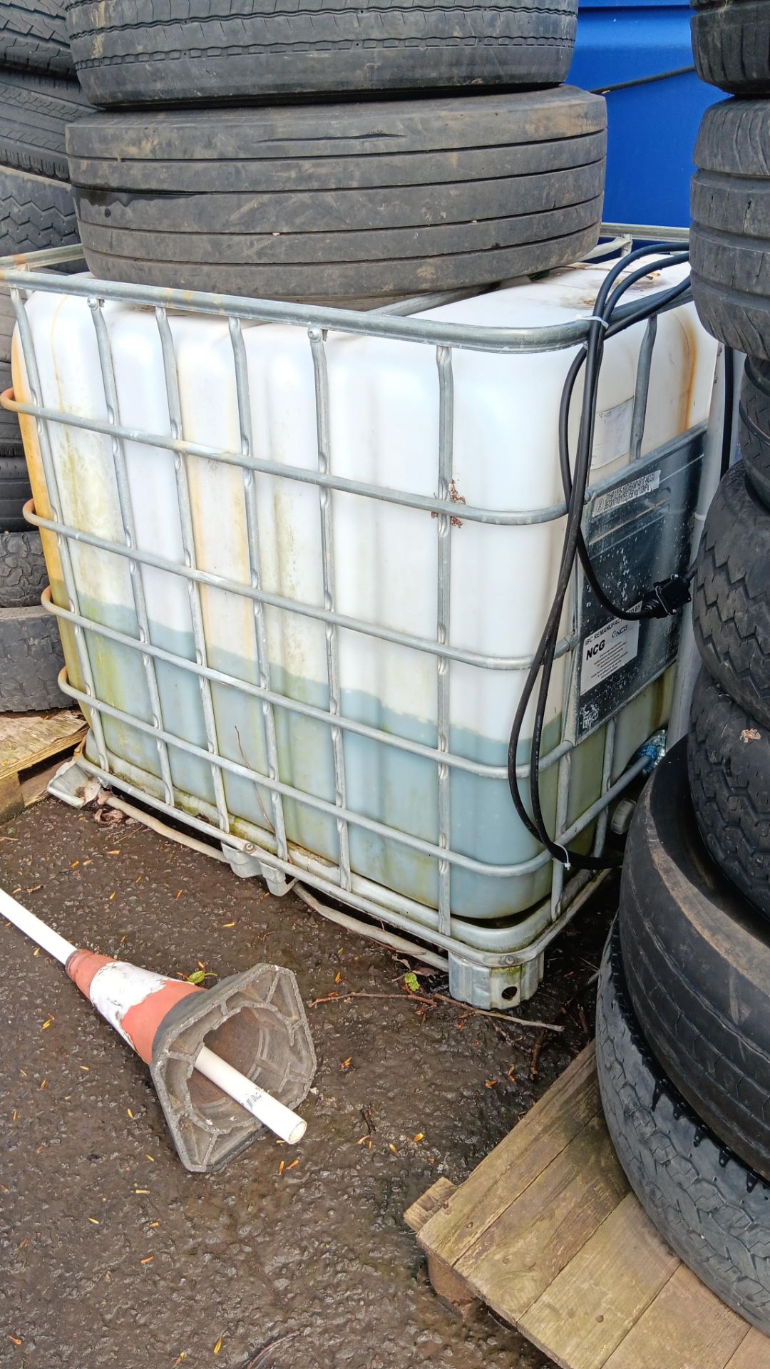 Approx 10 x IBCs (water filled) – Located Twyford, OX17 - Image 4 of 5