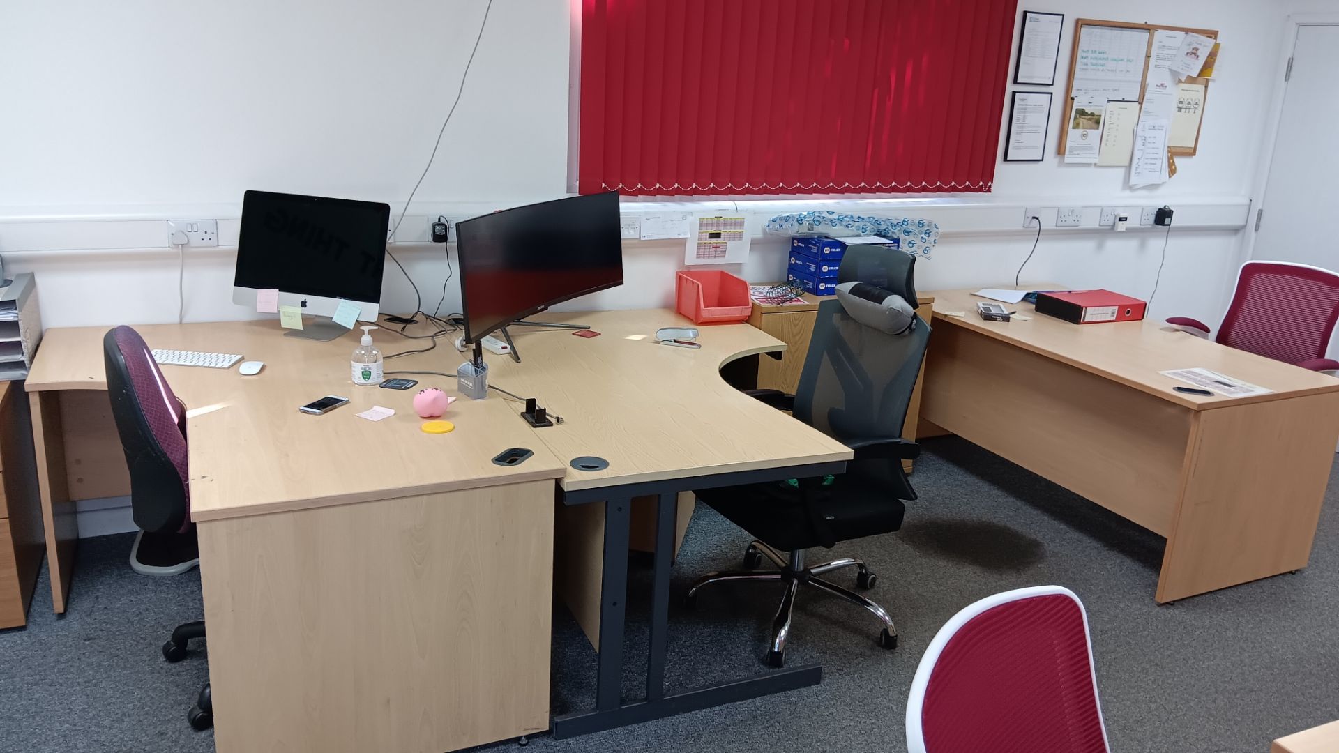 5 x office desks to include 2 x R/H, 2 x L/H and 1 x wave desk, 2 x under desk pedestals, 2 x twin - Image 5 of 12