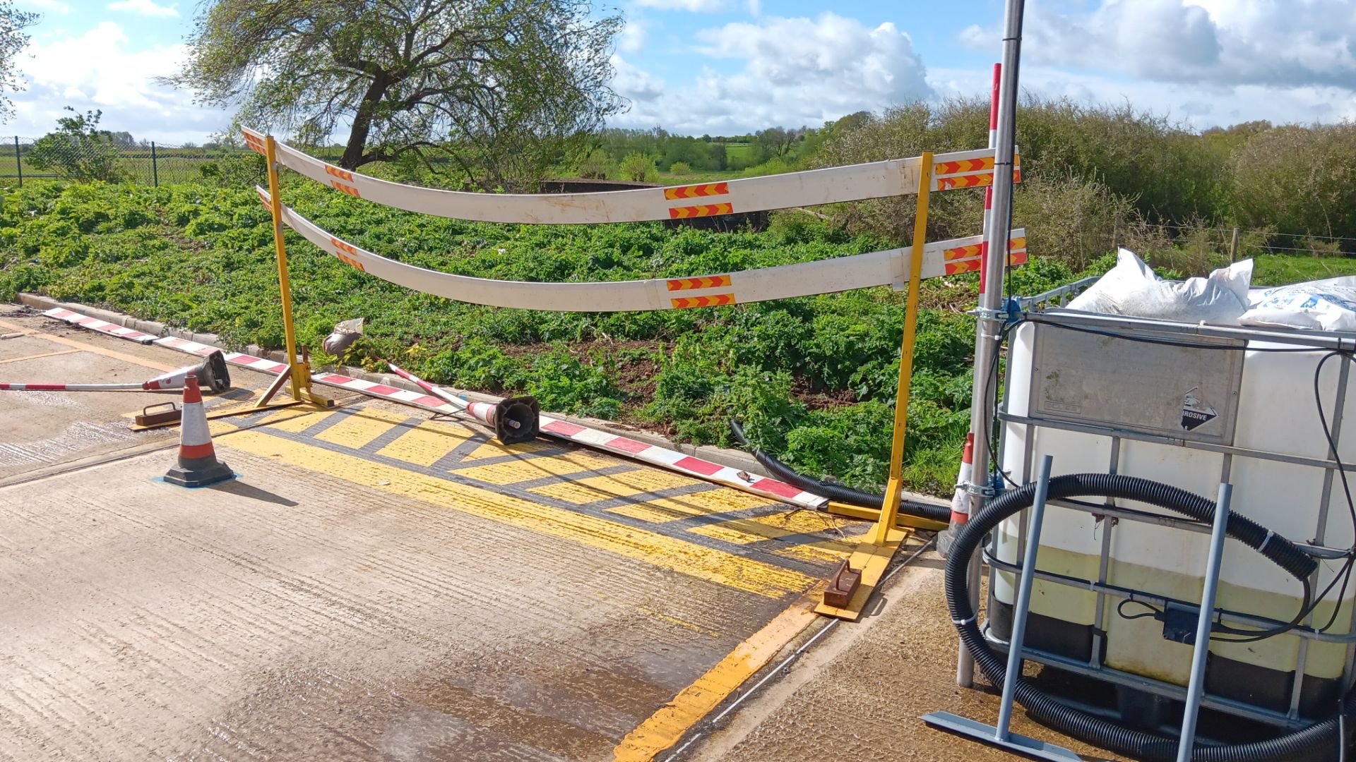 2 x Vehicle stop barriers – Located Twyford, OX17 - Image 3 of 3