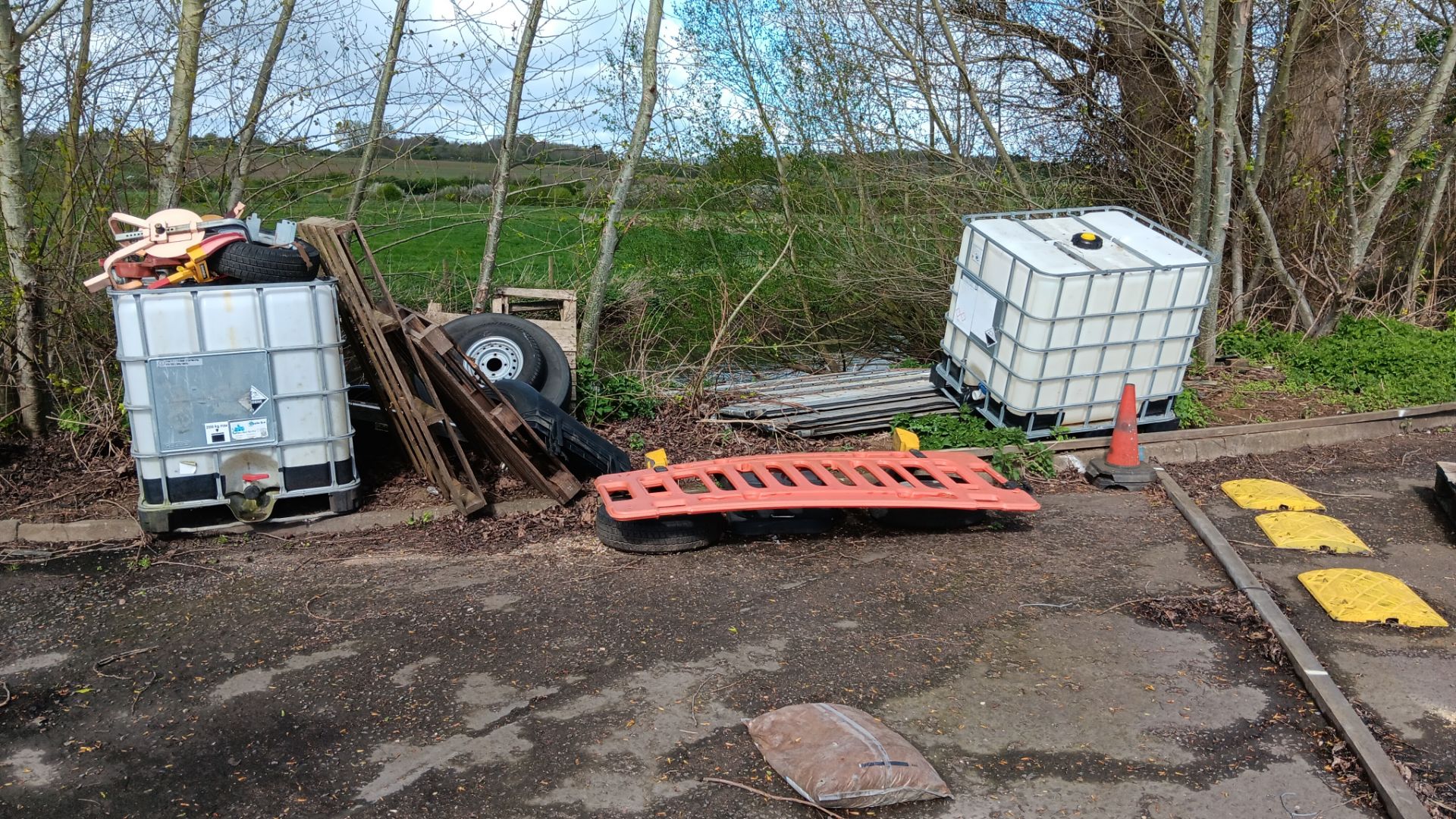 Approx 10 x IBCs (water filled) – Located Twyford, OX17 - Image 2 of 5