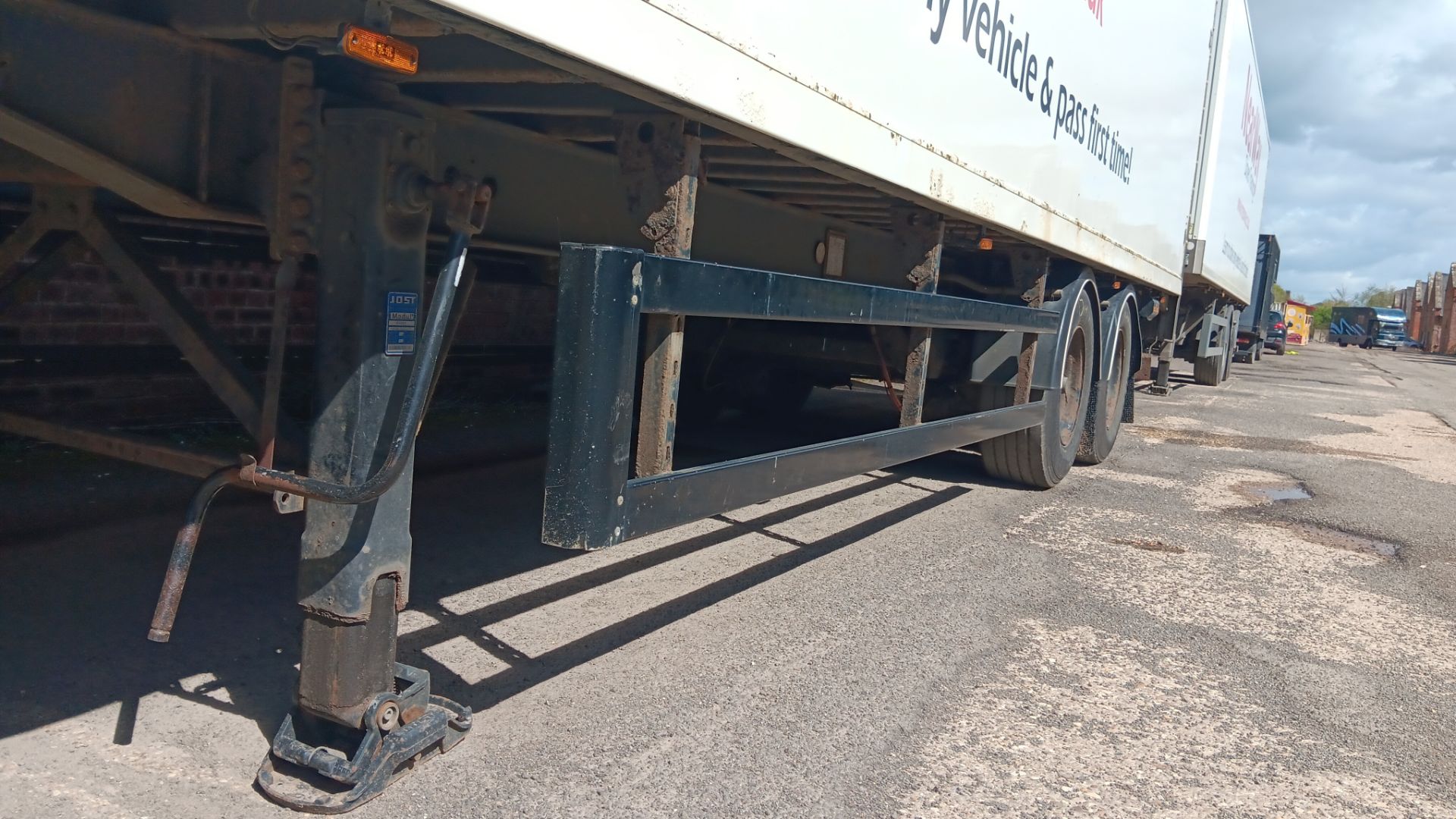 Donbur BV28BN Twin Axle 28,000kg tandem box trailer – Height 12’11” / 3.95m, length 12.4m, Year - Image 12 of 18