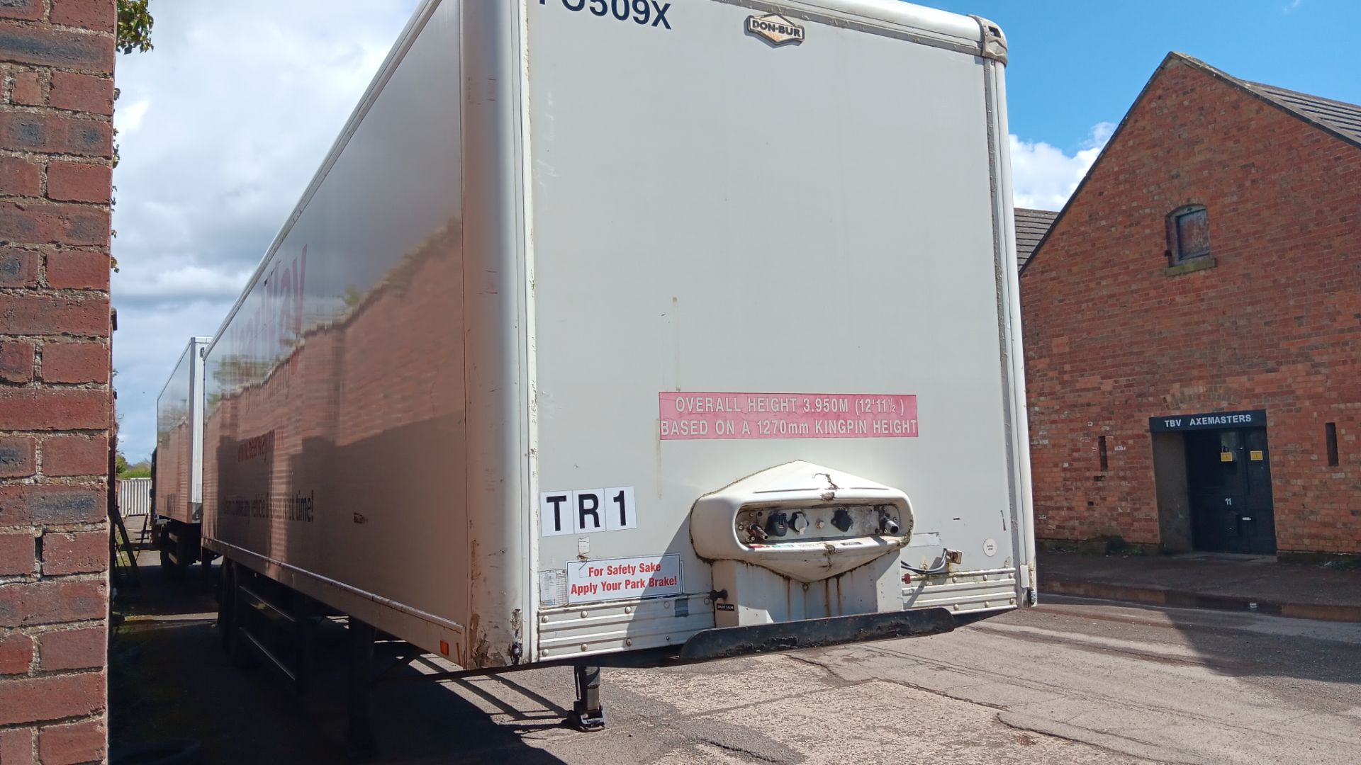 Donbur BV28BN Twin Axle 28,000kg tandem box trailer – Height 12’11” / 3.95m, length 12.4m, Year - Image 3 of 18