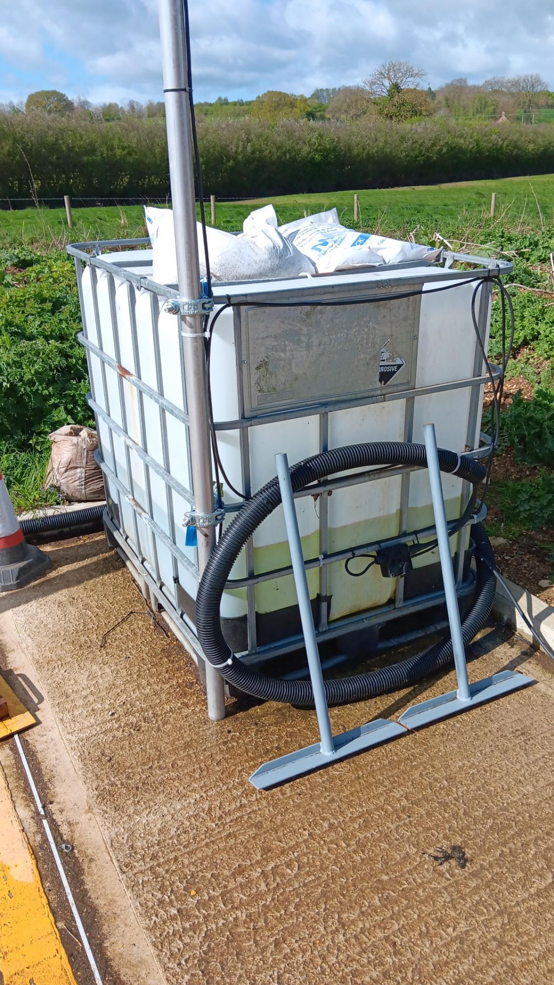 Approx 10 x IBCs (water filled) – Located Twyford, OX17 - Image 3 of 5