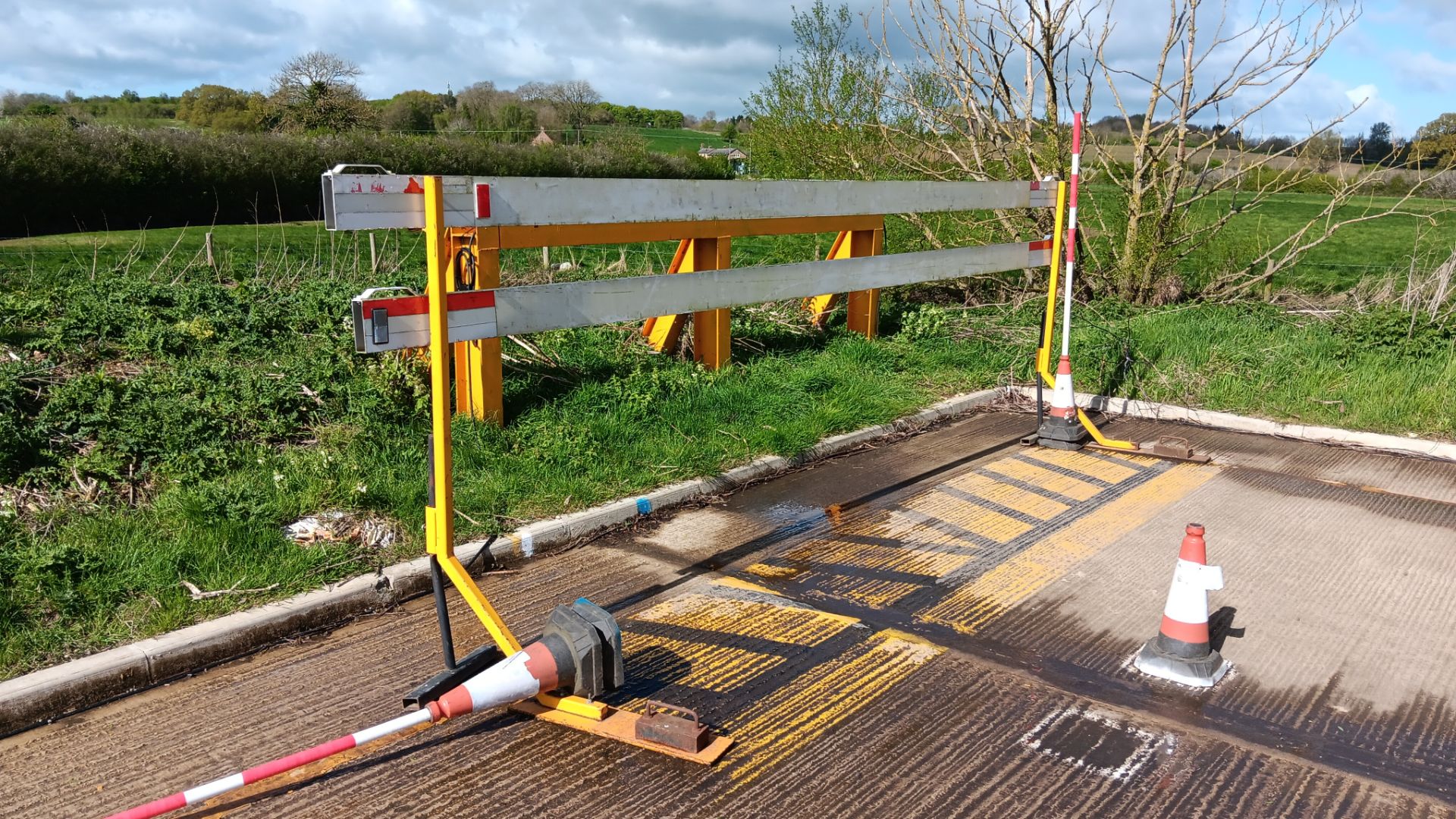 2 x Vehicle stop barriers – Located Twyford, OX17 - Image 2 of 3