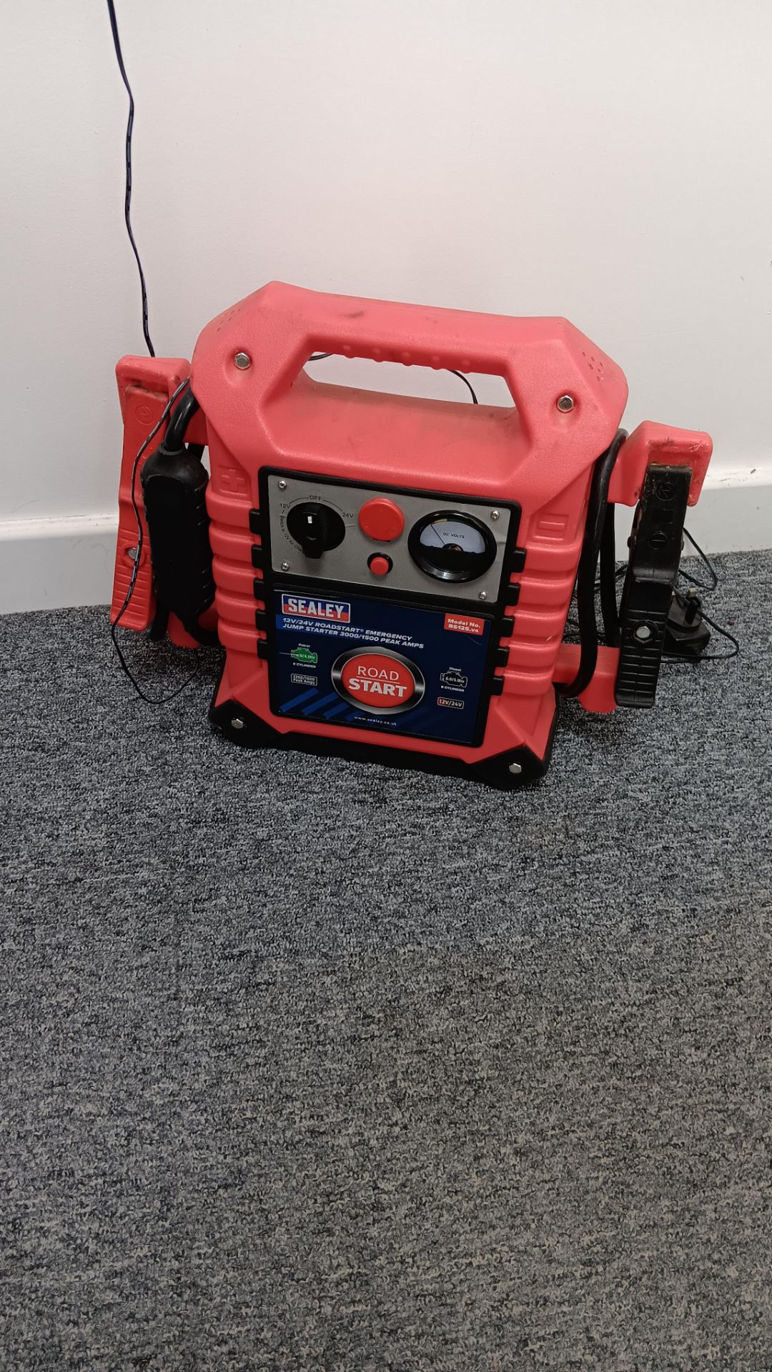 Sealey RS125.v4 12v/24v Road Start jump starter, serial number 20210107 – Located Twyford, OX17