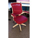 4 x red mesh back operators office chairs and 1 x black mesh operators chair – Located Twyford,