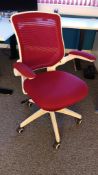 4 x red mesh back operators office chairs and 1 x black mesh operators chair – Located Twyford,