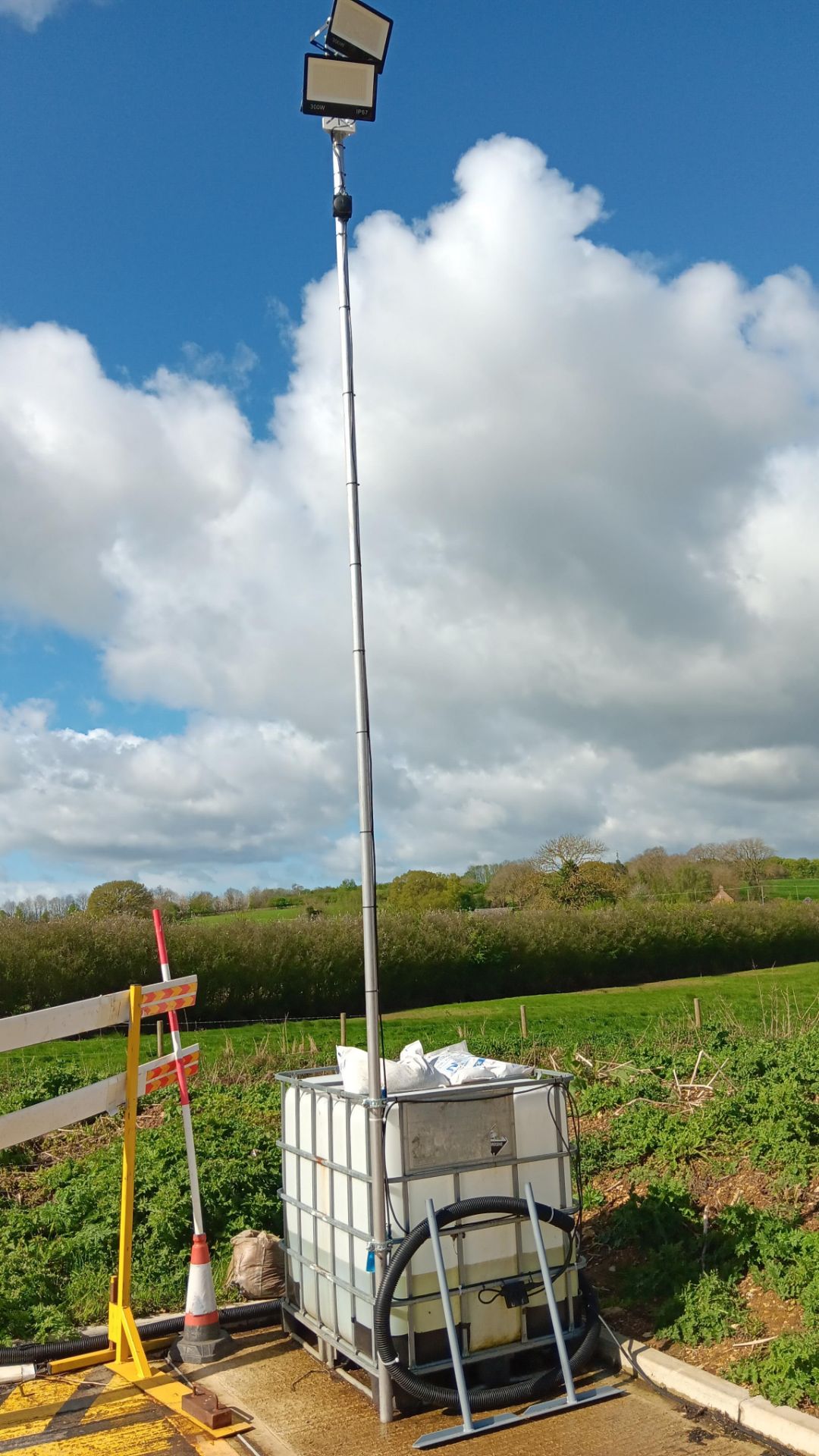 6 x 300w I67 floodlights (Excludes IBC’s) – Located Twyford, OX17