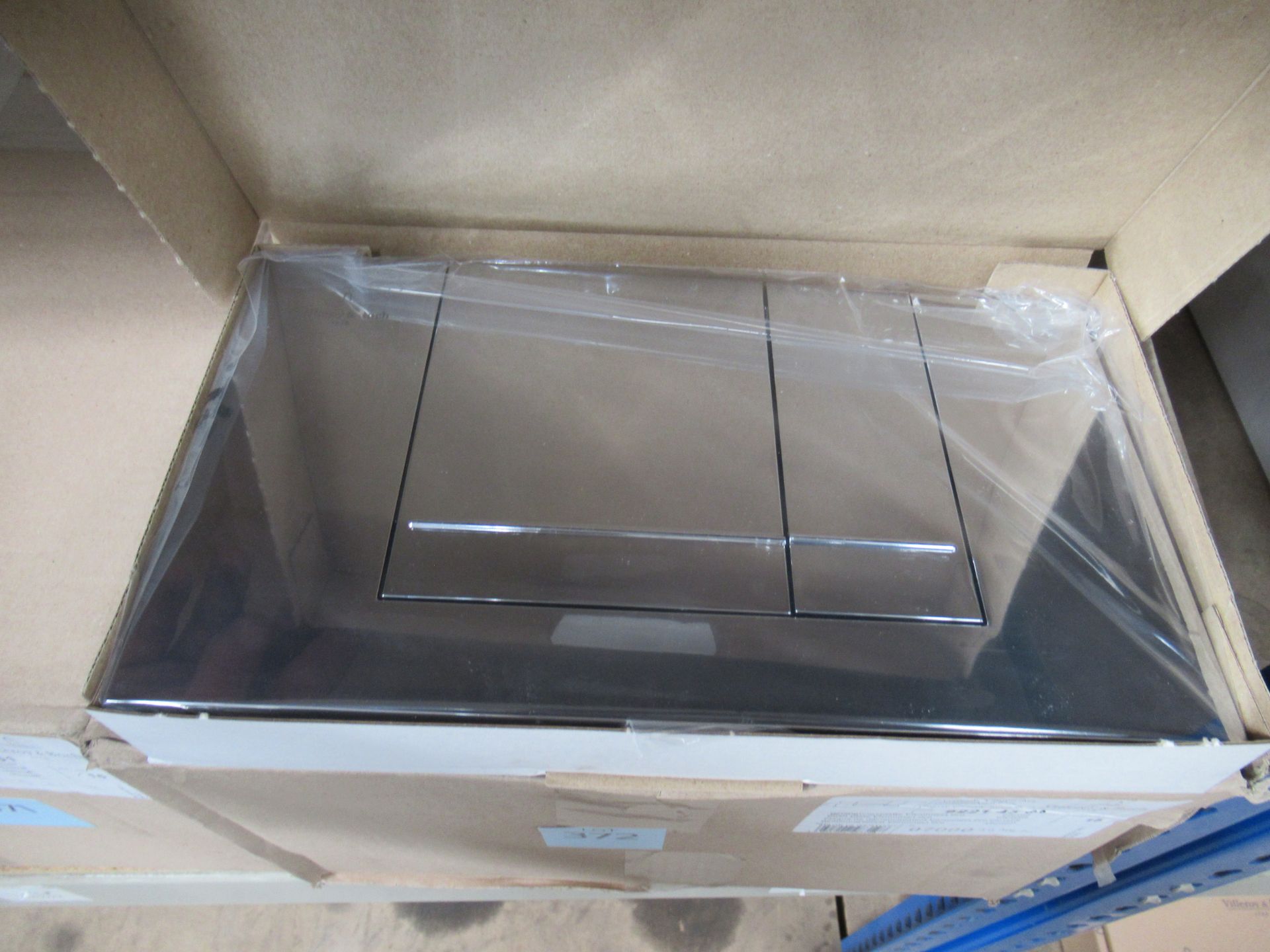 1 x Box of Villeroy and Boch Toilet Push Plates - Image 2 of 2