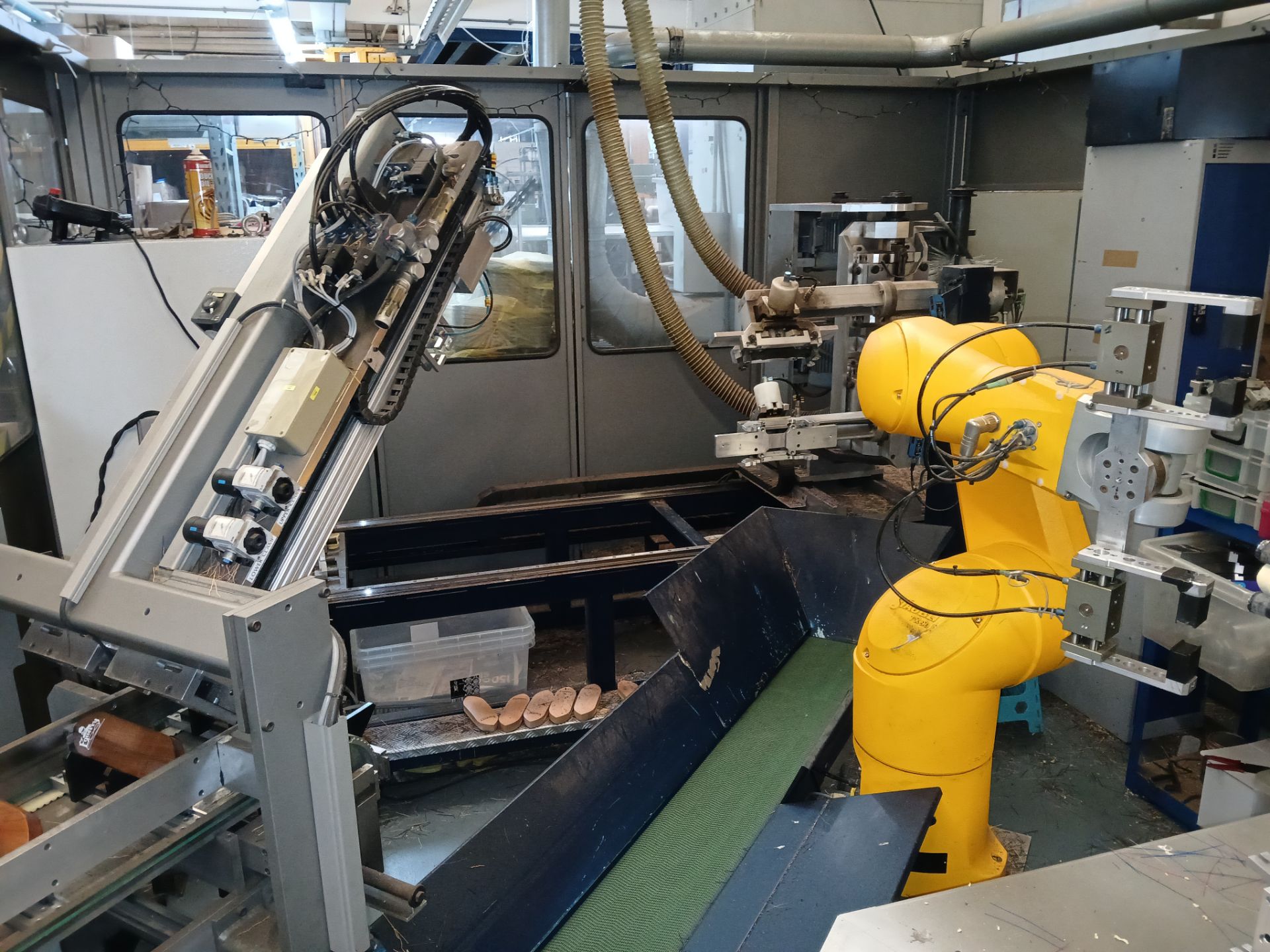 Boucherie TCU-CNC 5 axis robotic brush making machine, Serial number 1655 (2005) with Staubli TX90 - Image 2 of 23