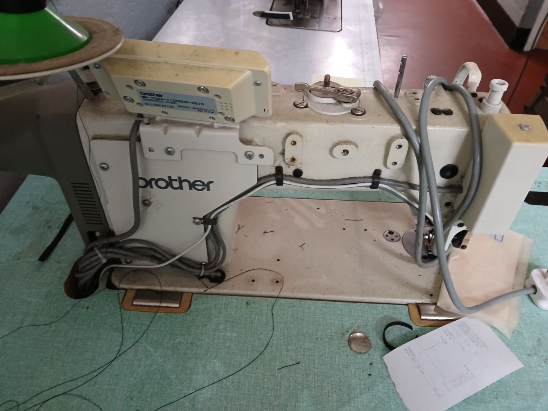 Brother S-6200DD-405 sewing machine 240v - Image 2 of 4