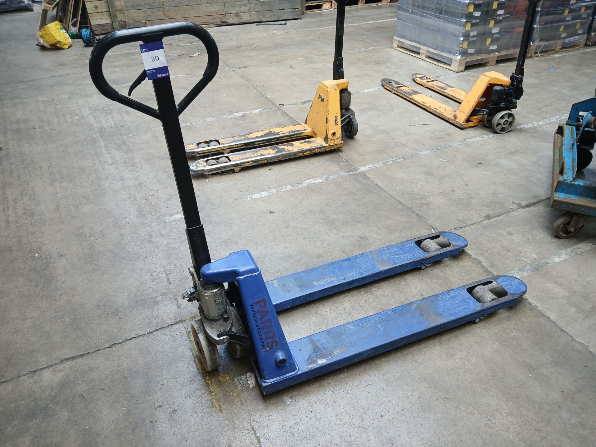 RHP25 2,500kg capacity pallet truck, Please note that collection of this lot will be delayed until