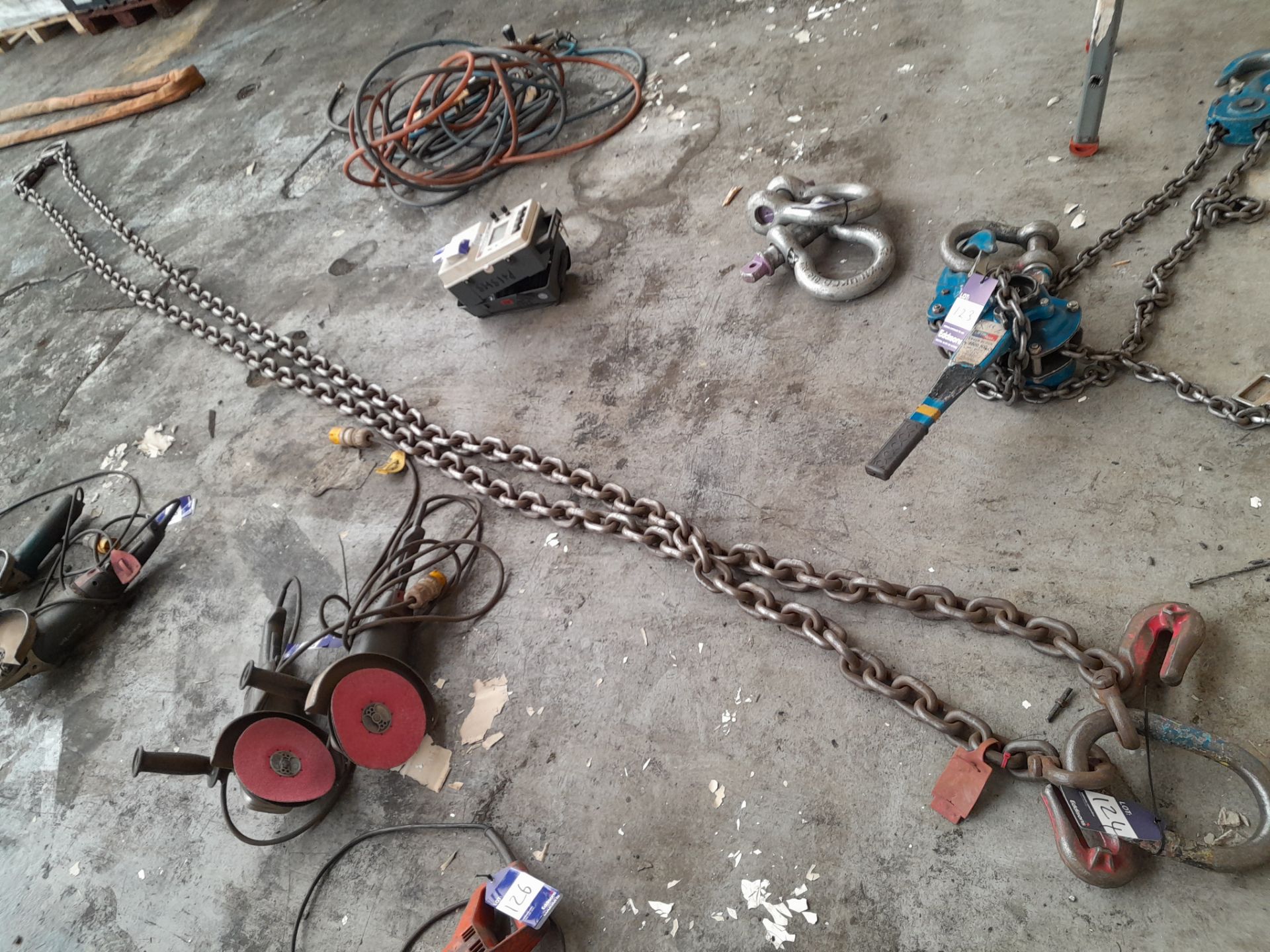 2 leg Lifting chain with shortners, Approx 5M - Image 2 of 2