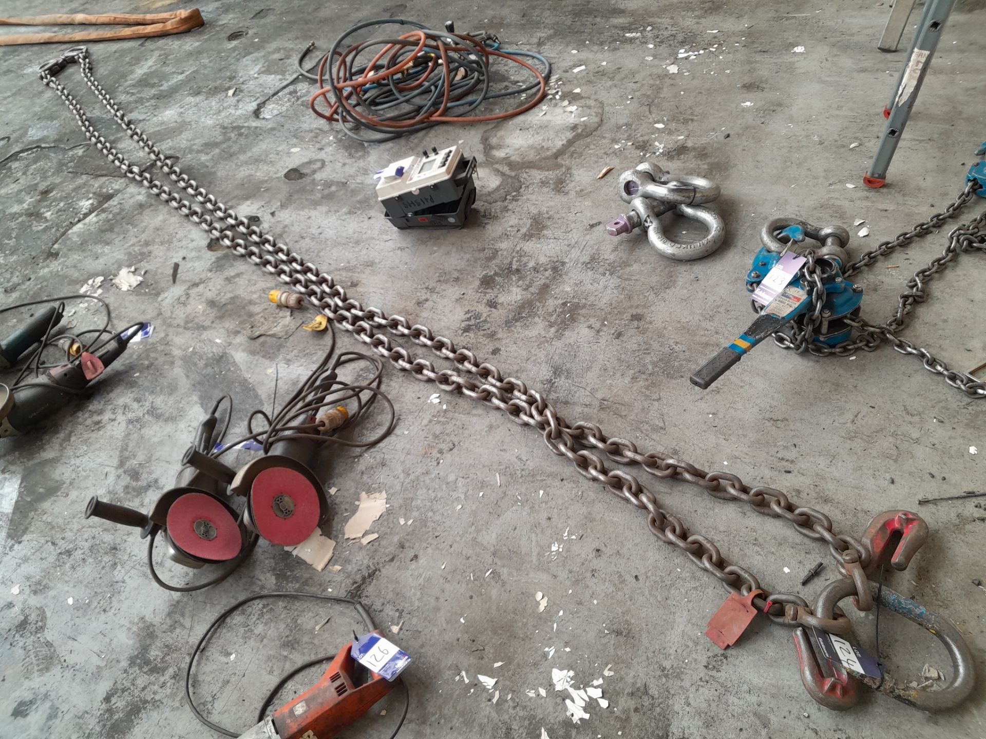 2 leg Lifting chain with shortners, Approx 5M