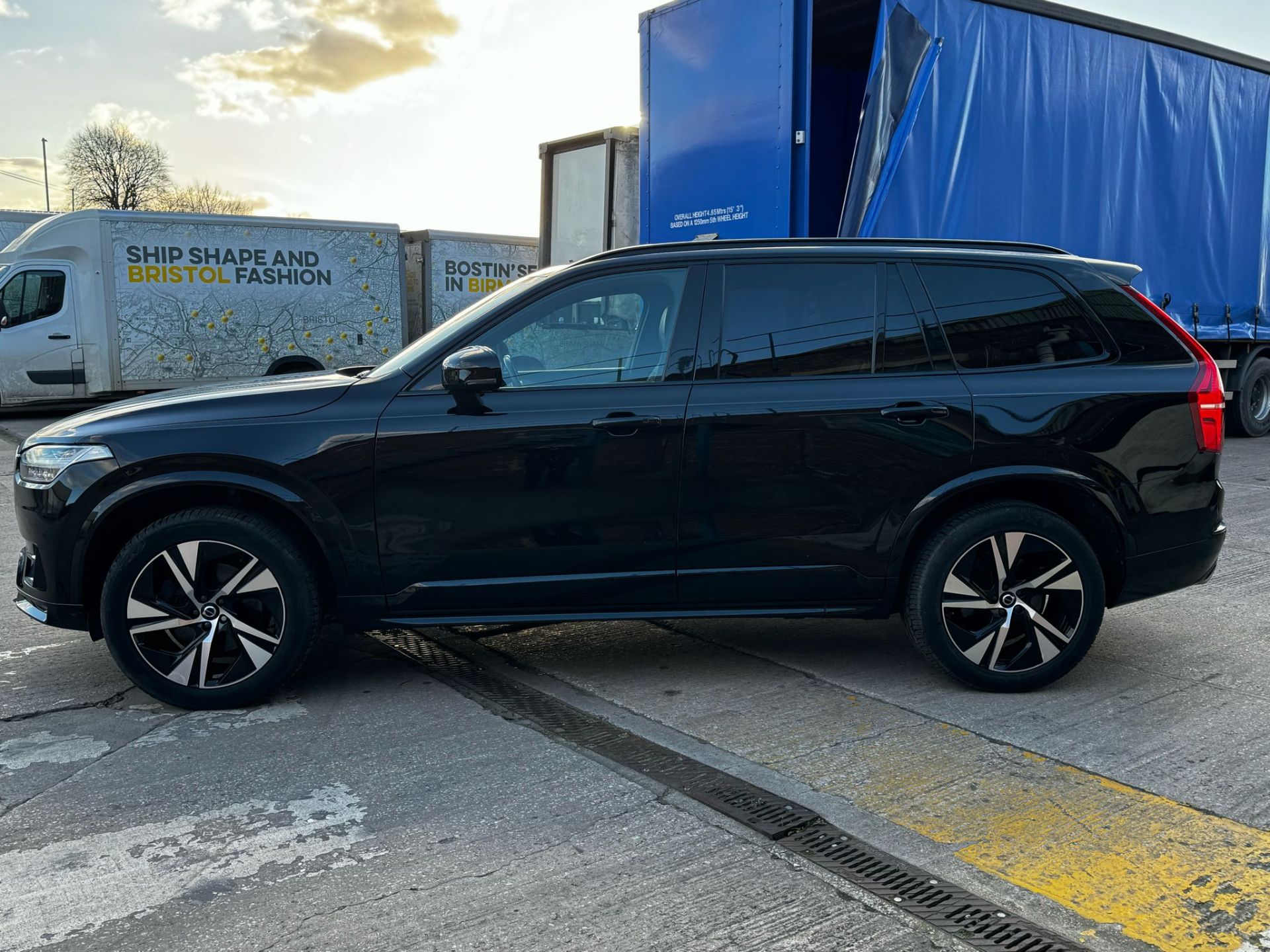 Volvo XC90 2.0 B5D R DESIGN 5dr AWD Geartronic, Diesel Estate, Black, Registration YY69LJU, Date - Image 3 of 16