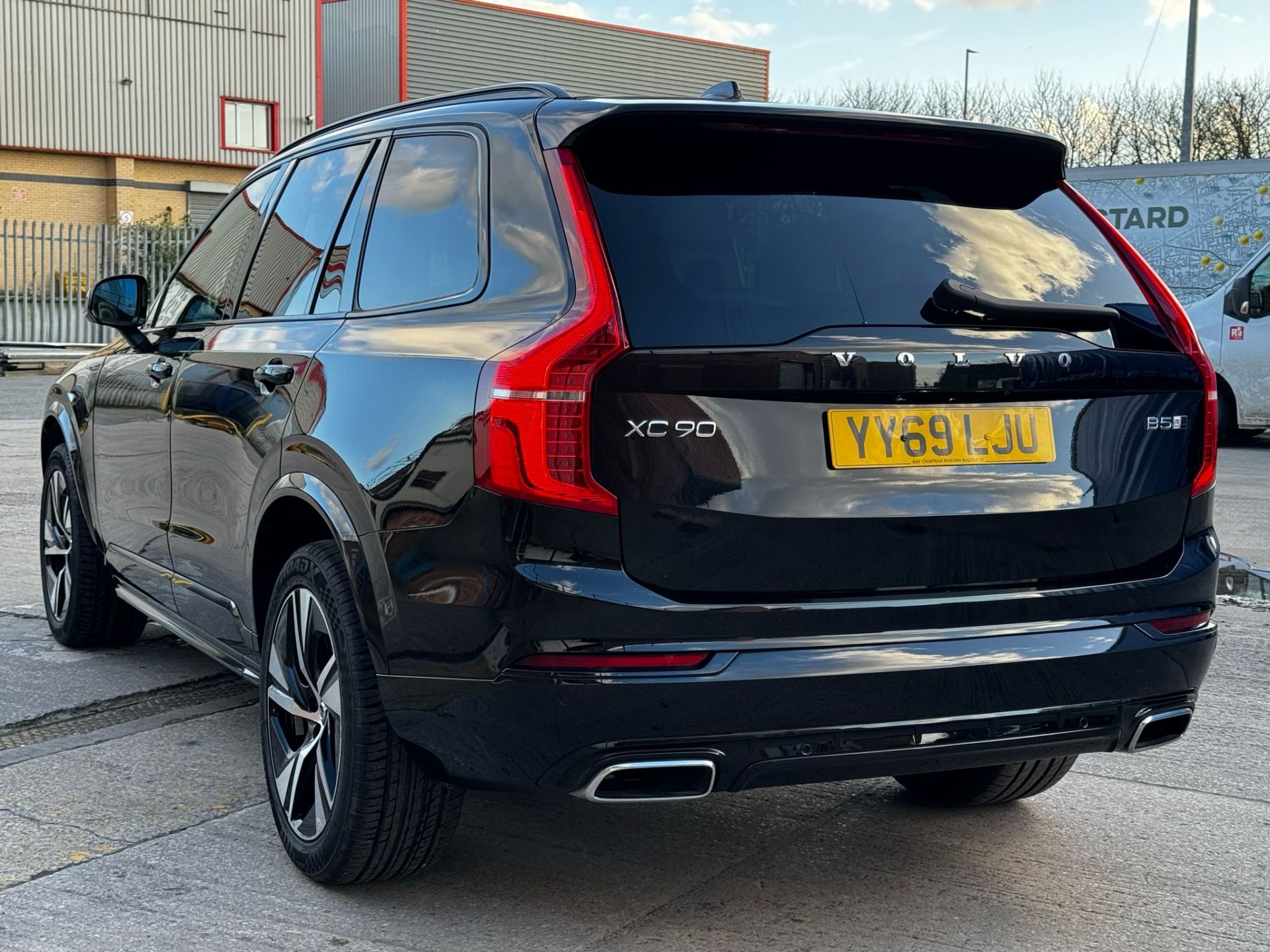 Volvo XC90 2.0 B5D R DESIGN 5dr AWD Geartronic, Diesel Estate, Black, Registration YY69LJU, Date - Image 8 of 16