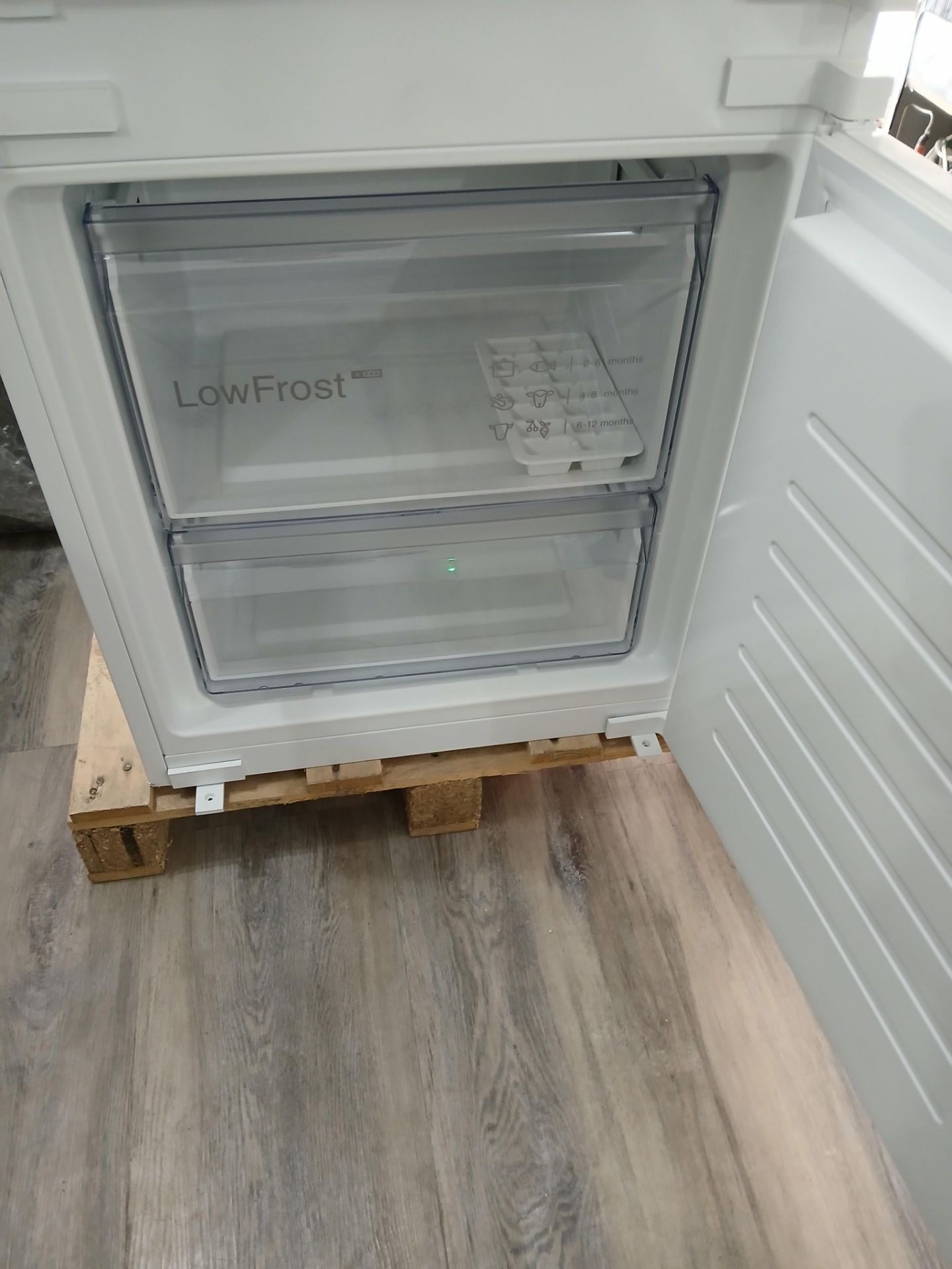 Bosch KIV87NSF0G Integrated Fridge Freezer (Please note, Viewing Strongly Recommended - Eddisons - Image 4 of 4