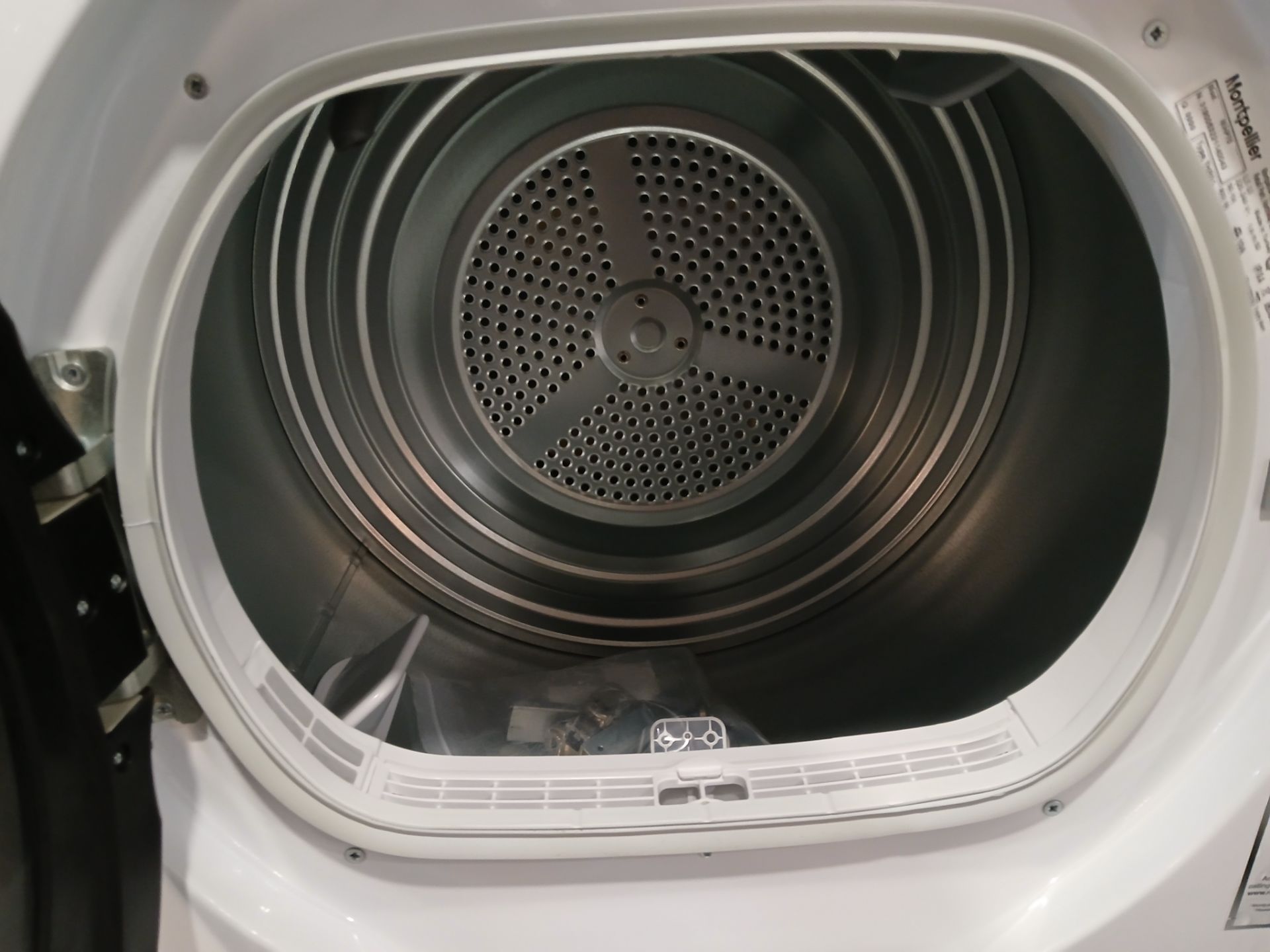 Montpellier MIHP70 Integrated Heat Pump Tumble Dryer (Please note, Viewing Strongly Recommended - - Image 3 of 4