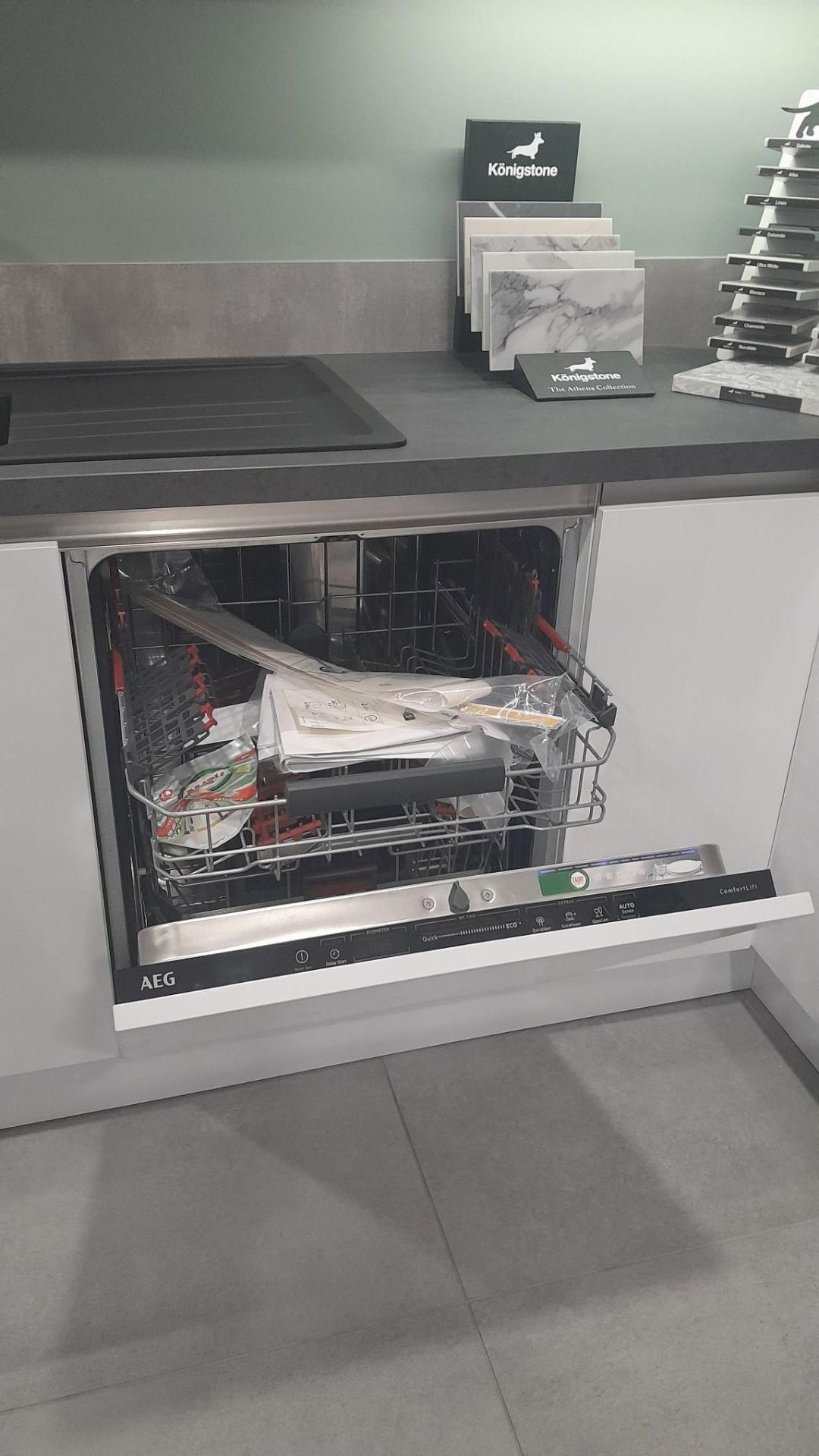 Hacker Laser Brilliant Ex Display Kitchen to include AEG FSS82827P integrated dishwasher, Liebherr - Image 6 of 12