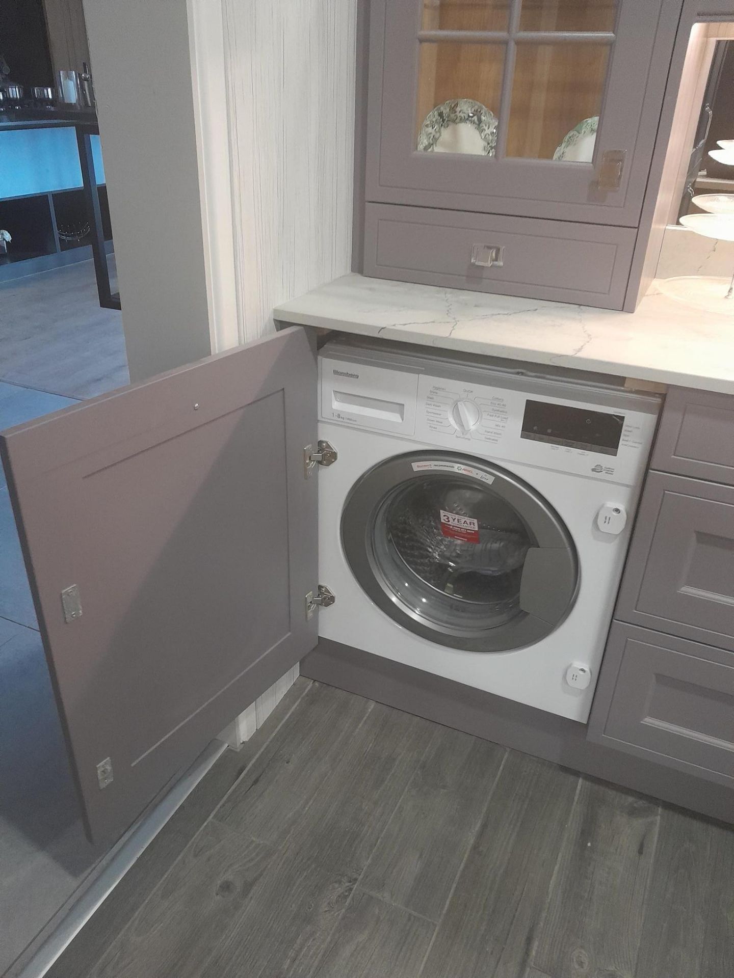 Lilac traditional English shaker kitchen to include Blomberg LWI284410 integrated washing machine, - Image 3 of 5